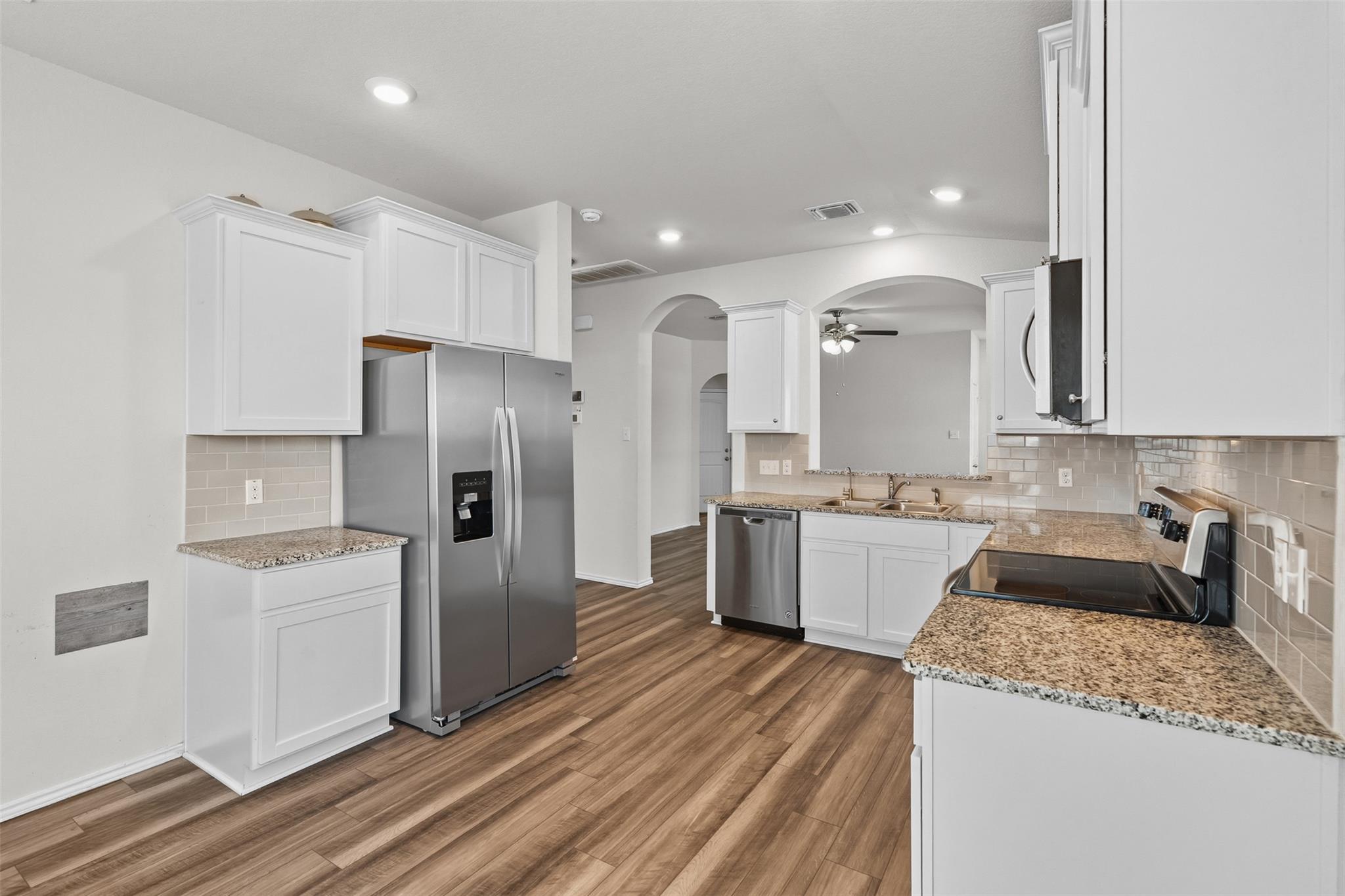 103 Reagor Dr, Taylor, TX 76574