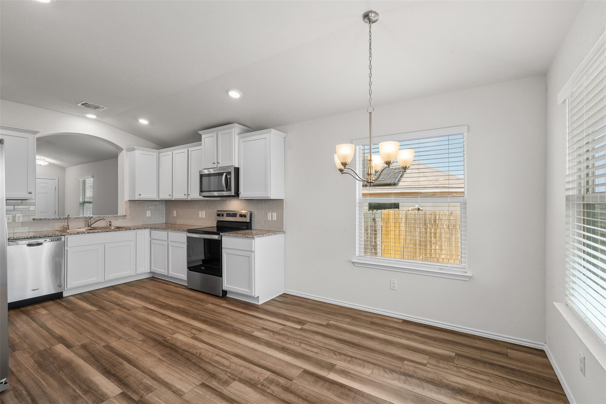 103 Reagor Dr, Taylor, TX 76574