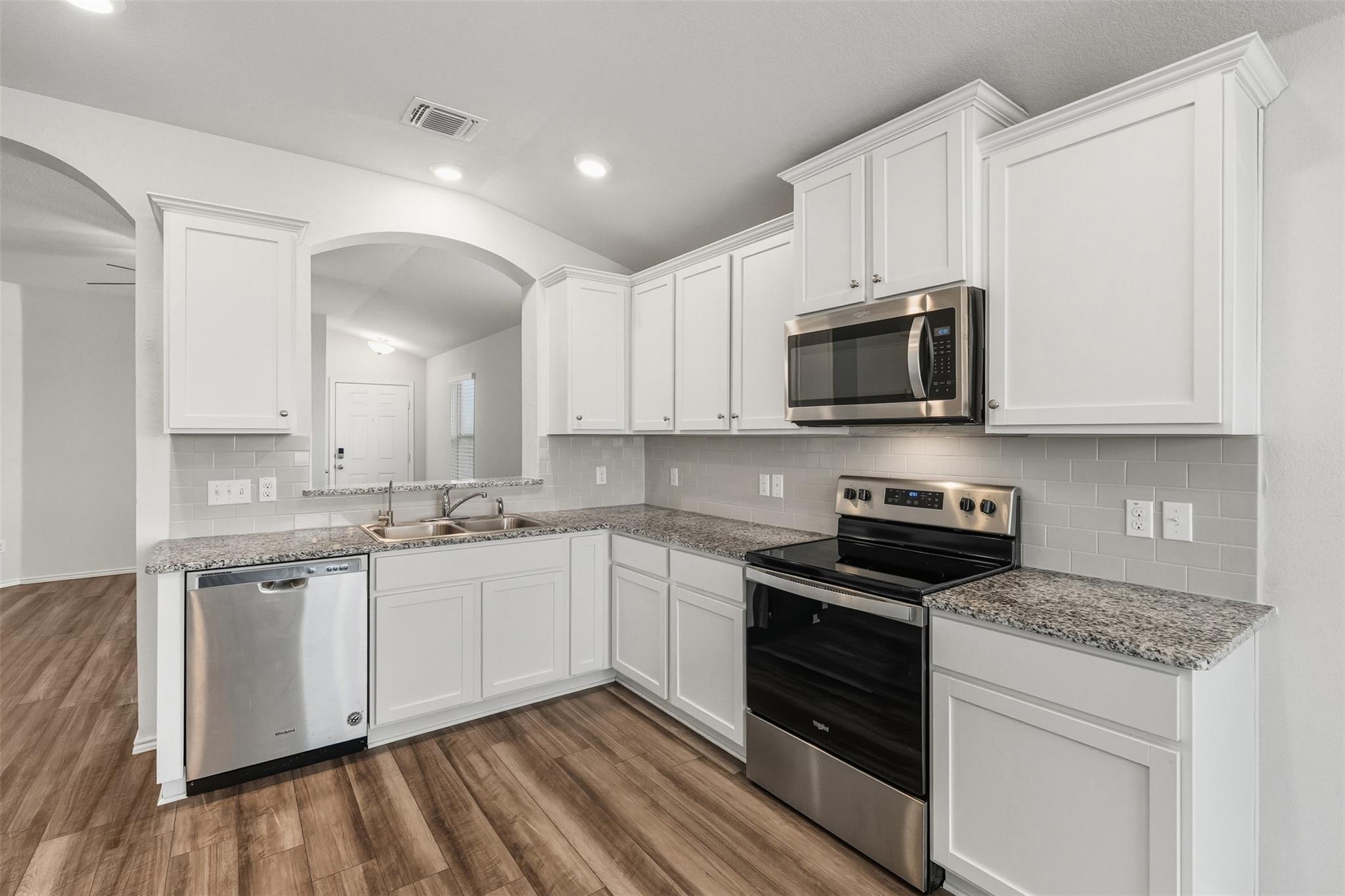 103 Reagor Dr, Taylor, TX 76574