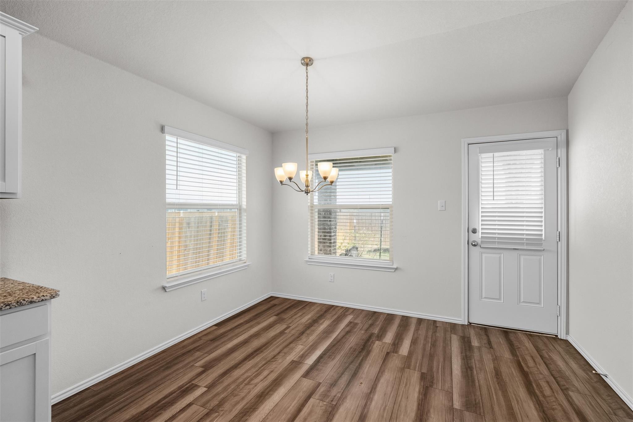 103 Reagor Dr, Taylor, TX 76574