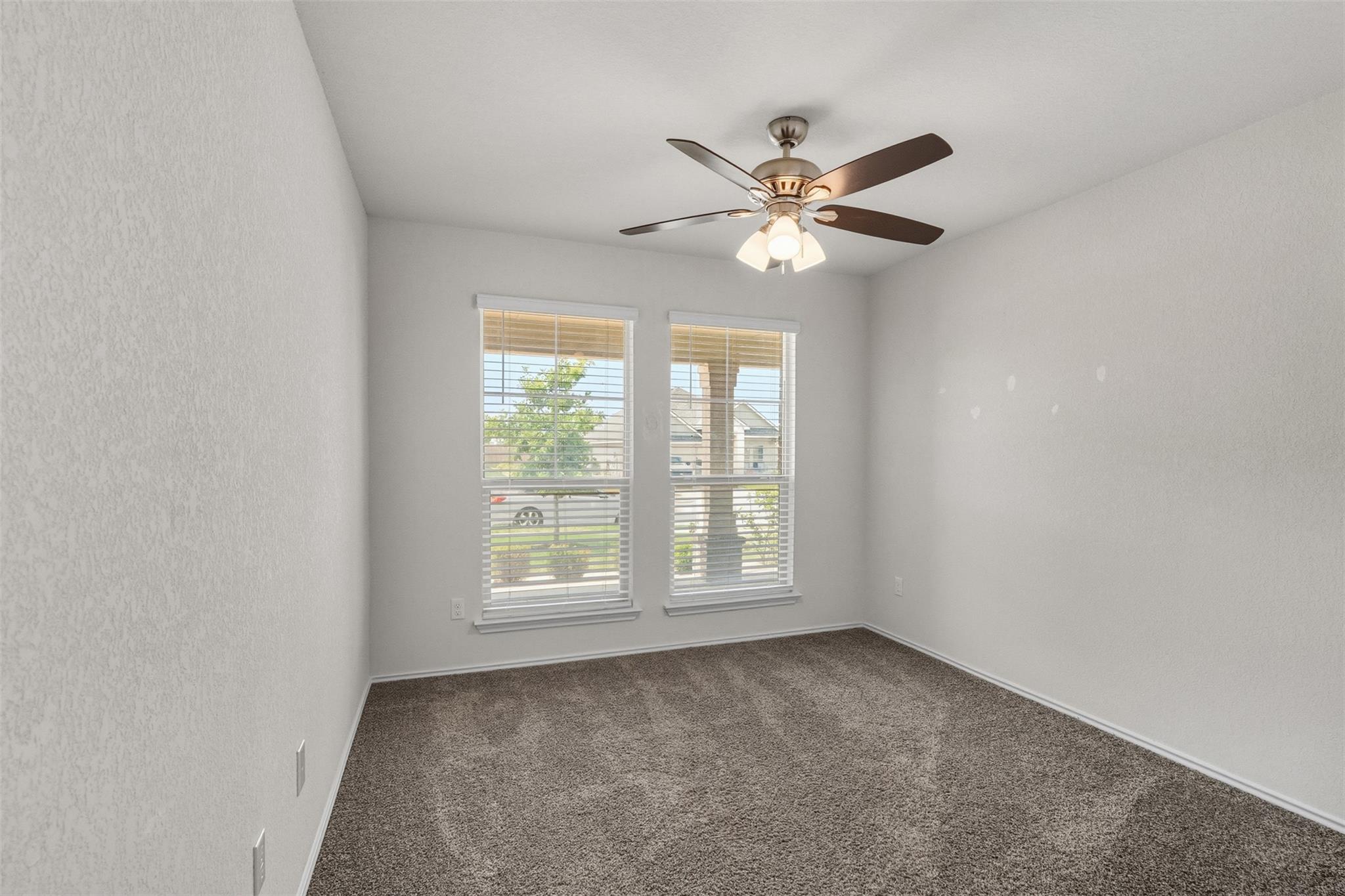 103 Reagor Dr, Taylor, TX 76574