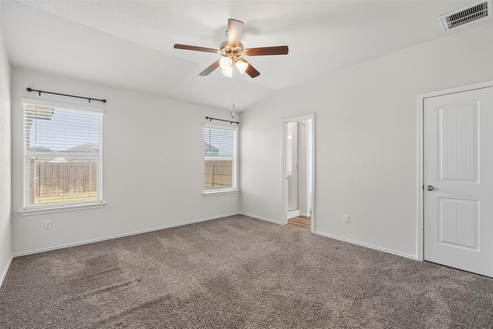 103 Reagor Dr, Taylor, TX 76574