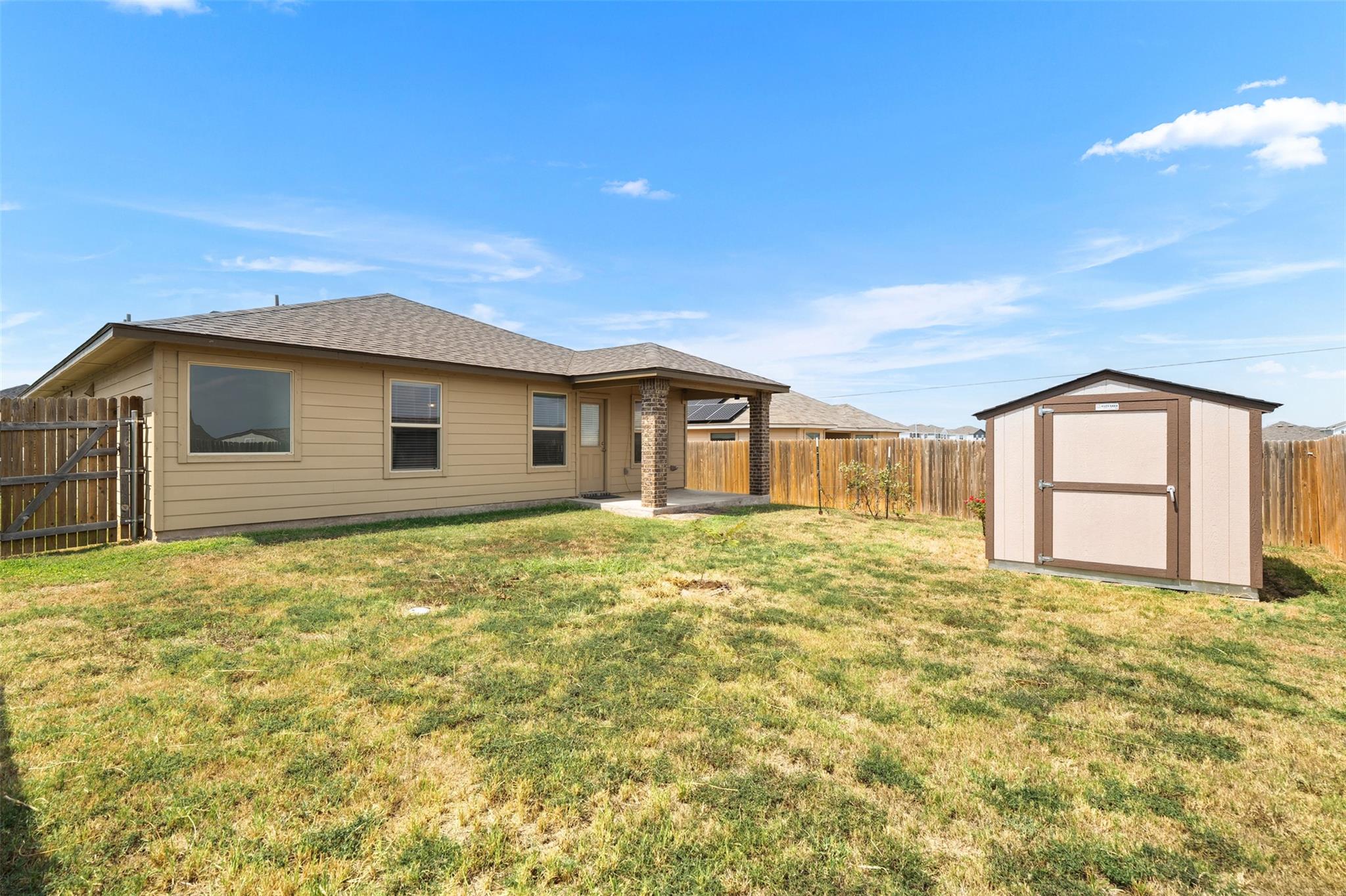 103 Reagor Dr, Taylor, TX 76574