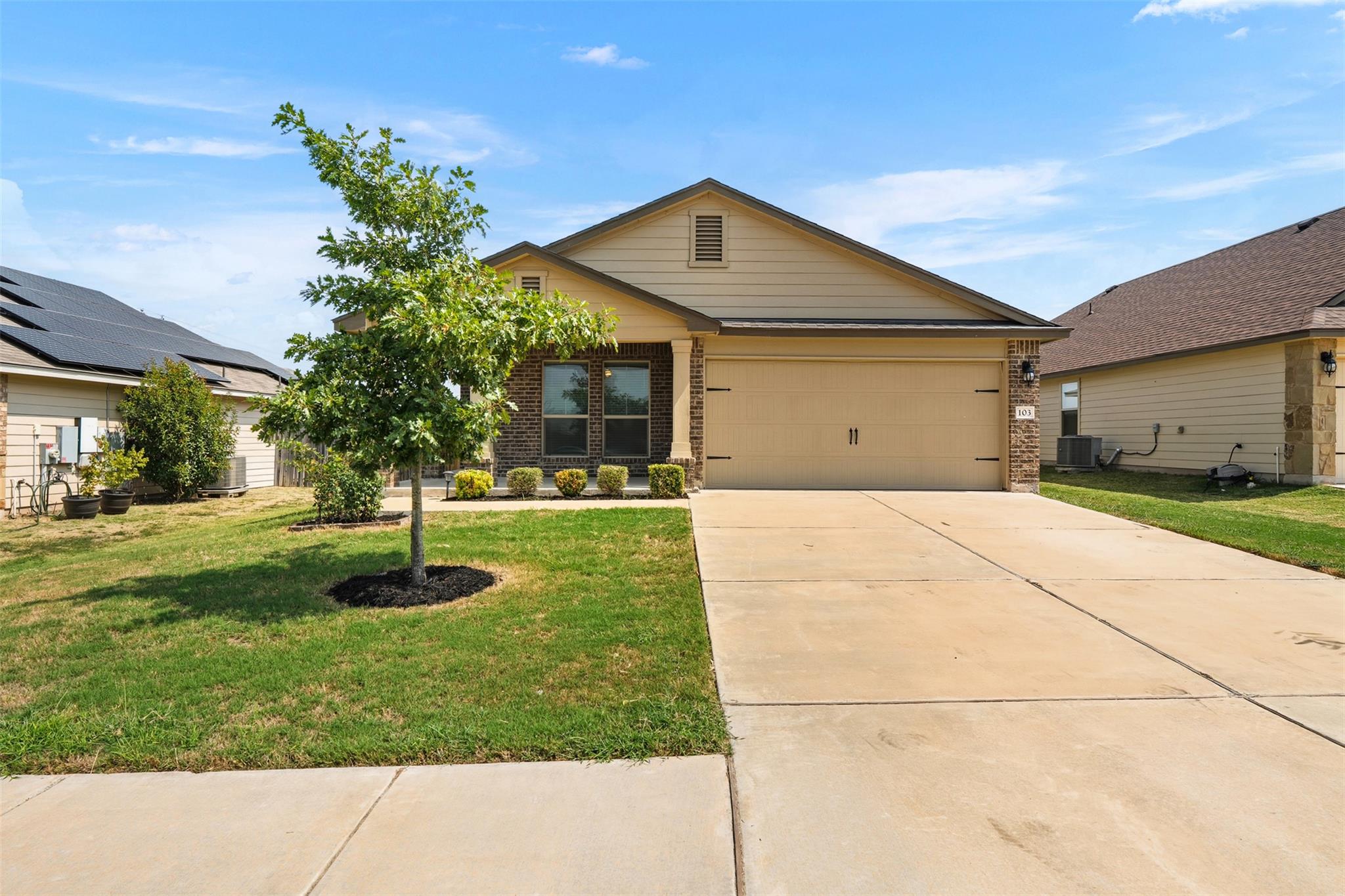 103 Reagor Dr, Taylor, TX 76574