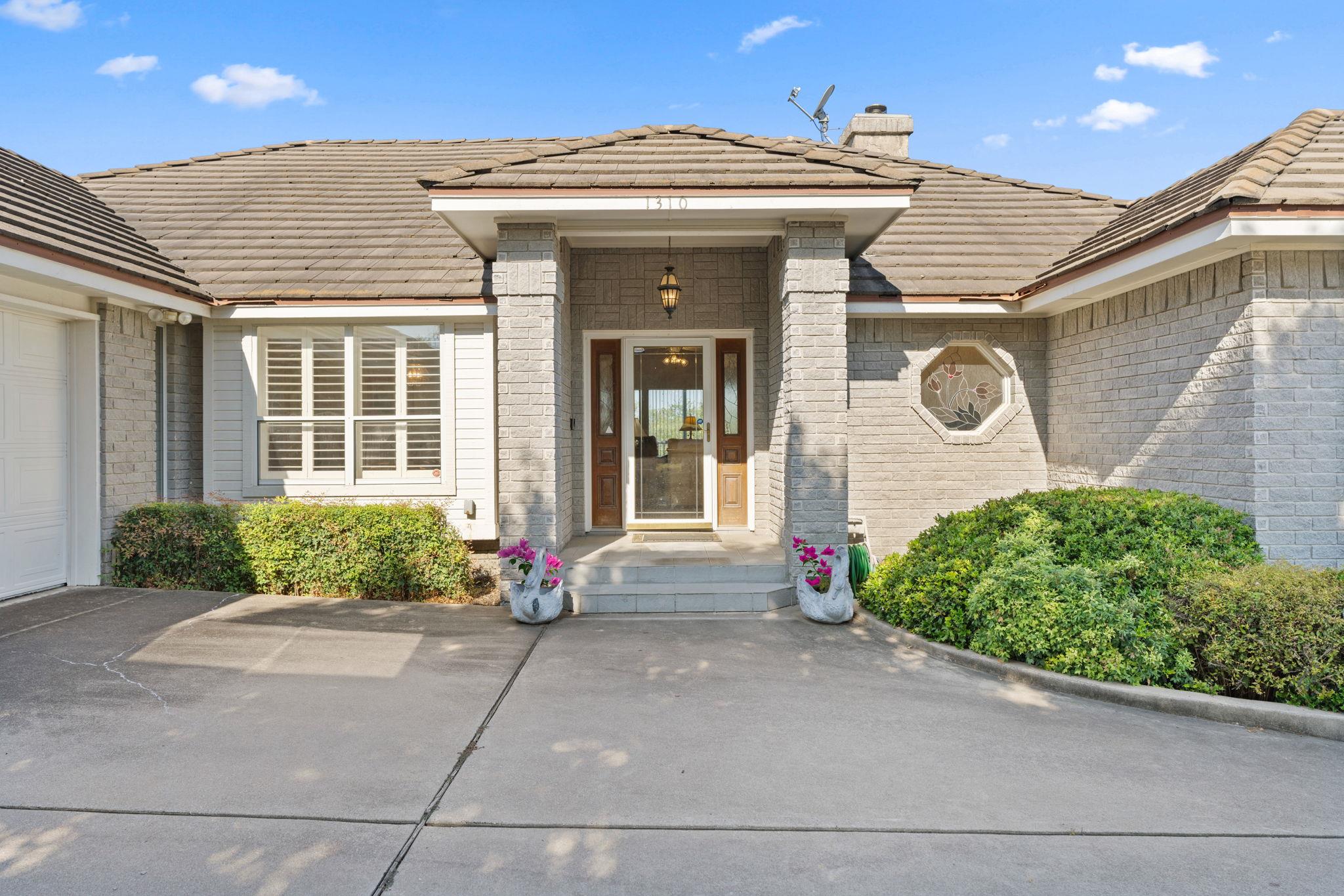 1310 Clayton Nolen Dr, Horseshoe Bay, TX 78657