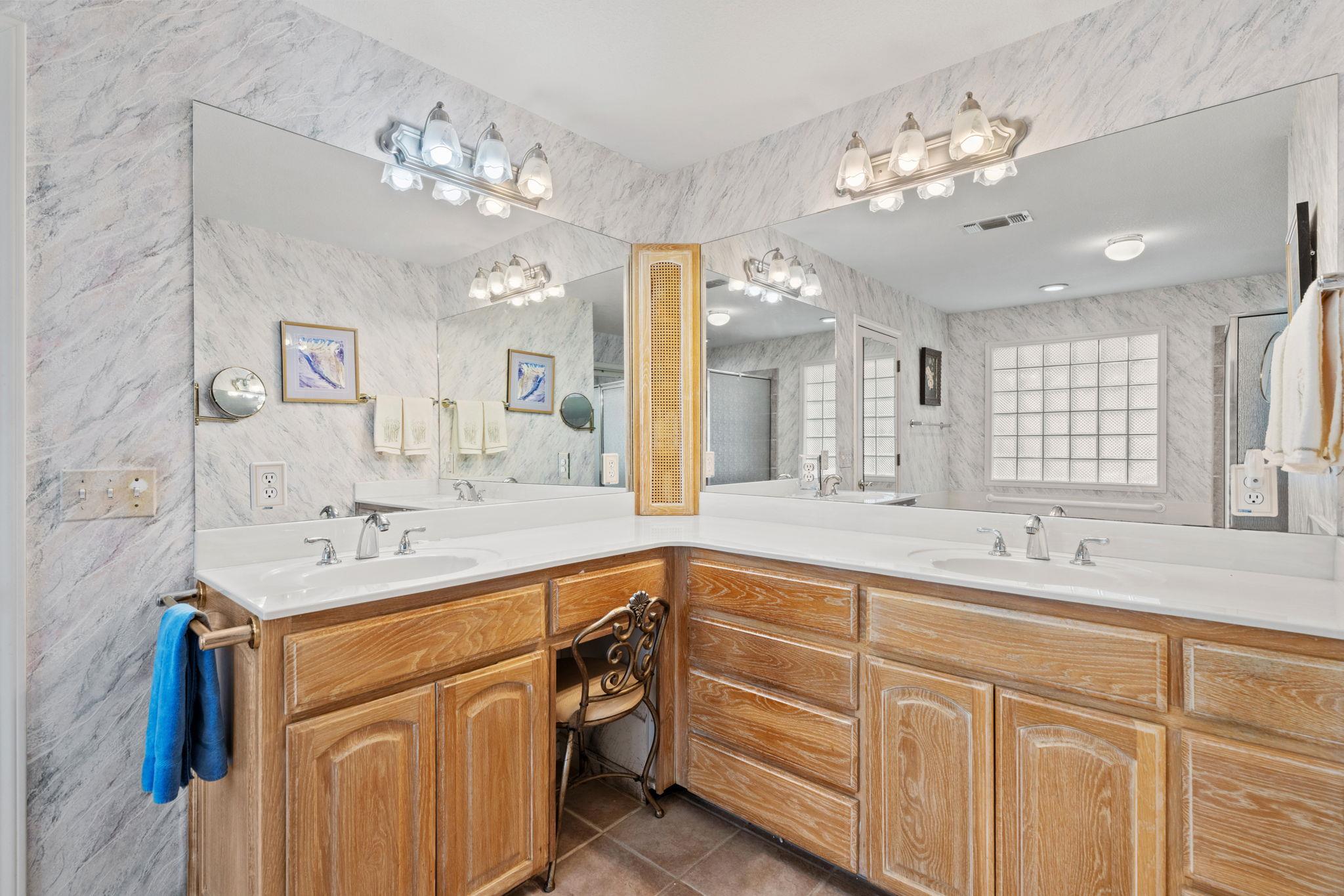 1310 Clayton Nolen Dr, Horseshoe Bay, TX 78657