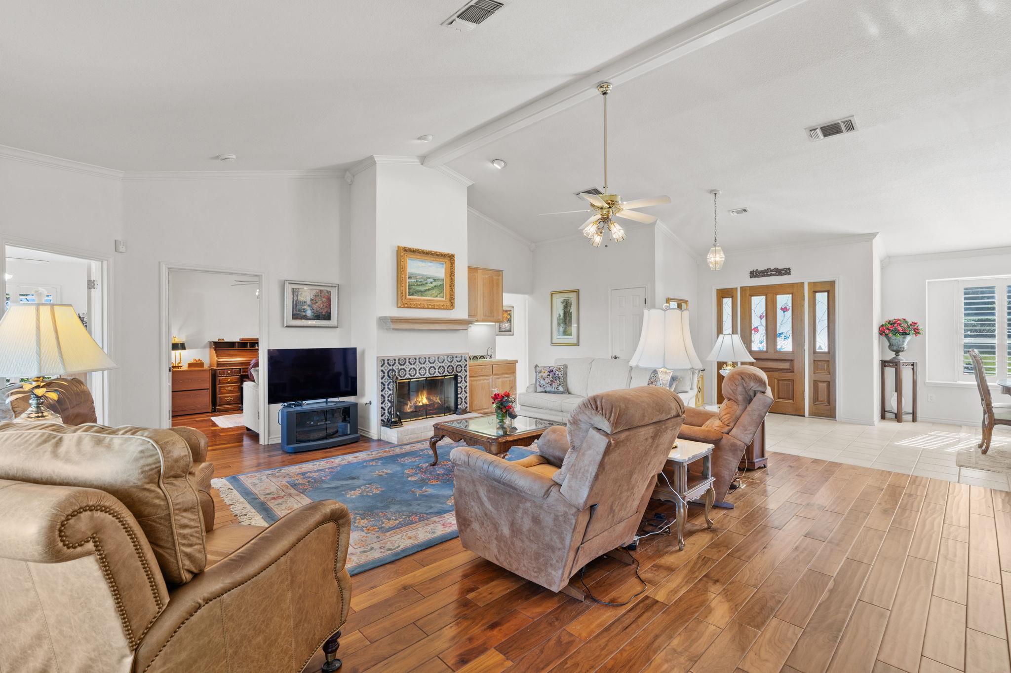 1310 Clayton Nolen Dr, Horseshoe Bay, TX 78657