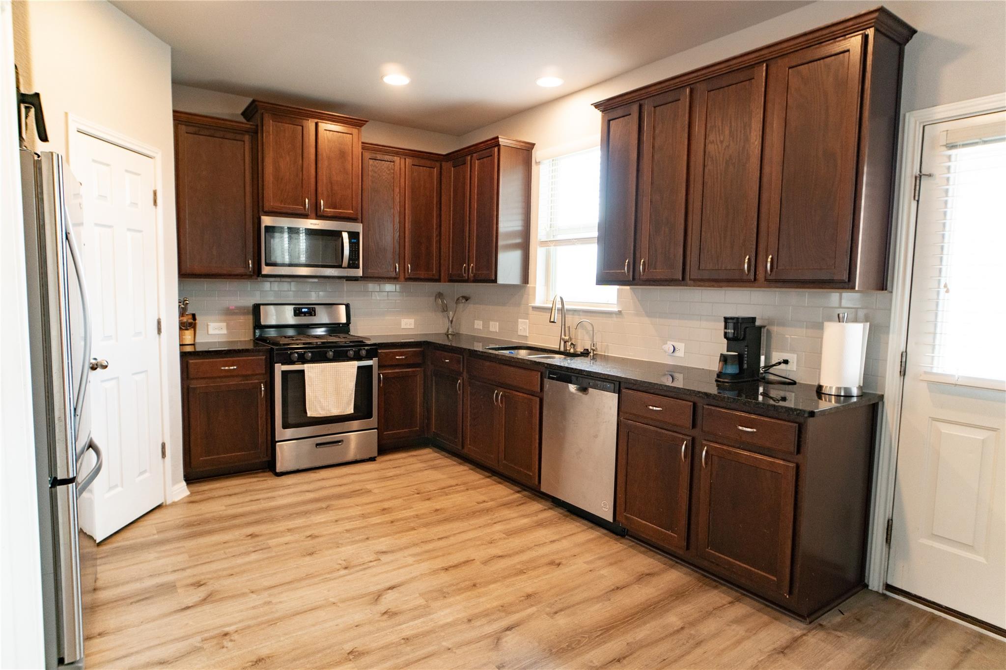 160 Shearwater Ln, Leander, TX 78641