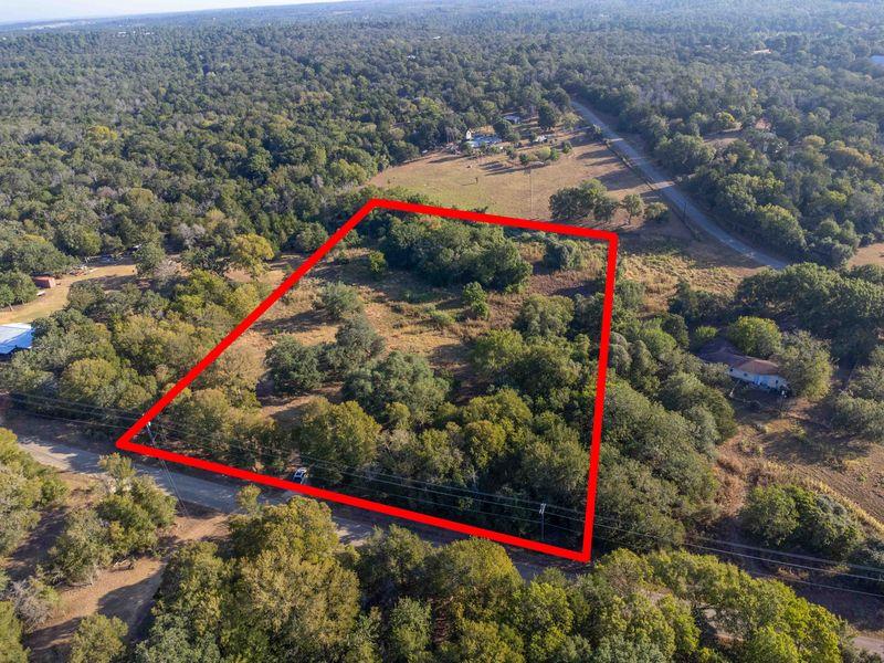 135 Powell Rd, Smithville, TX 78957