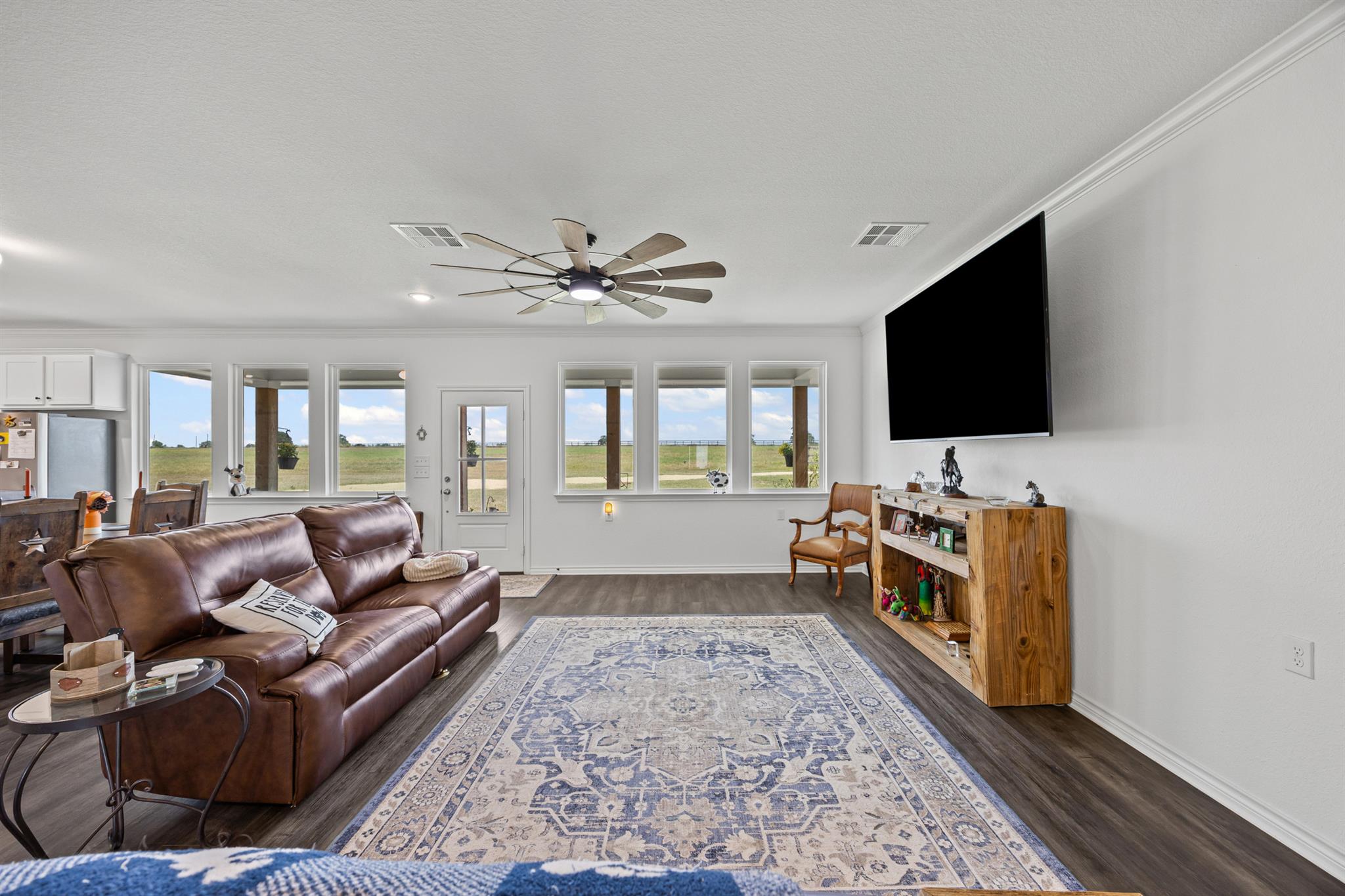 240 Oil Field Rd, Lockhart, TX 78644