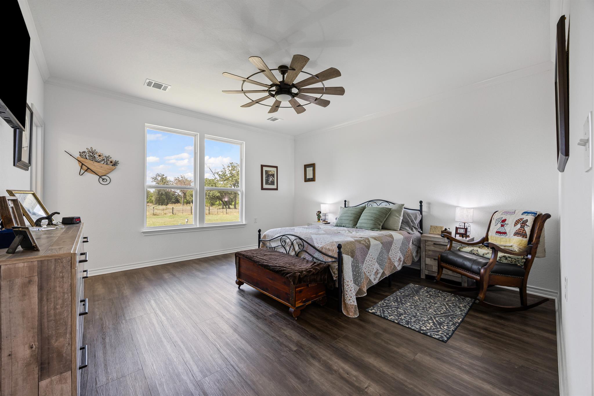 240 Oil Field Rd, Lockhart, TX 78644