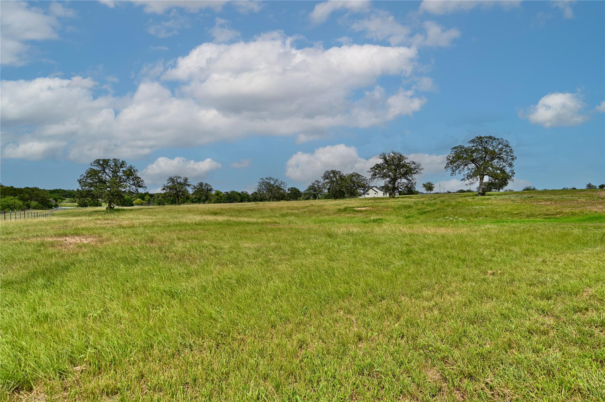 124 Sunny Day Dr, Red Rock, TX 78662