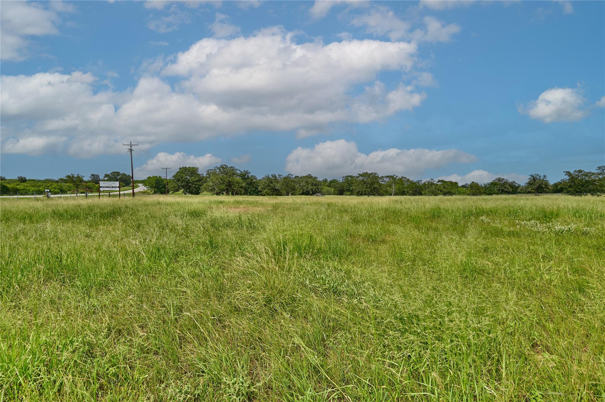 106 Sunny Day Dr, Red Rock, TX 78662