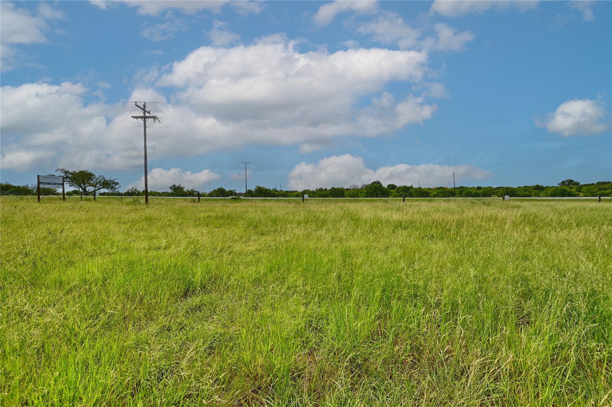 106 Sunny Day Dr, Red Rock, TX 78662