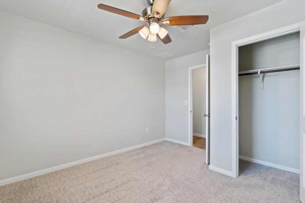 1007 Pembroke Ct, Hutto, TX 78634