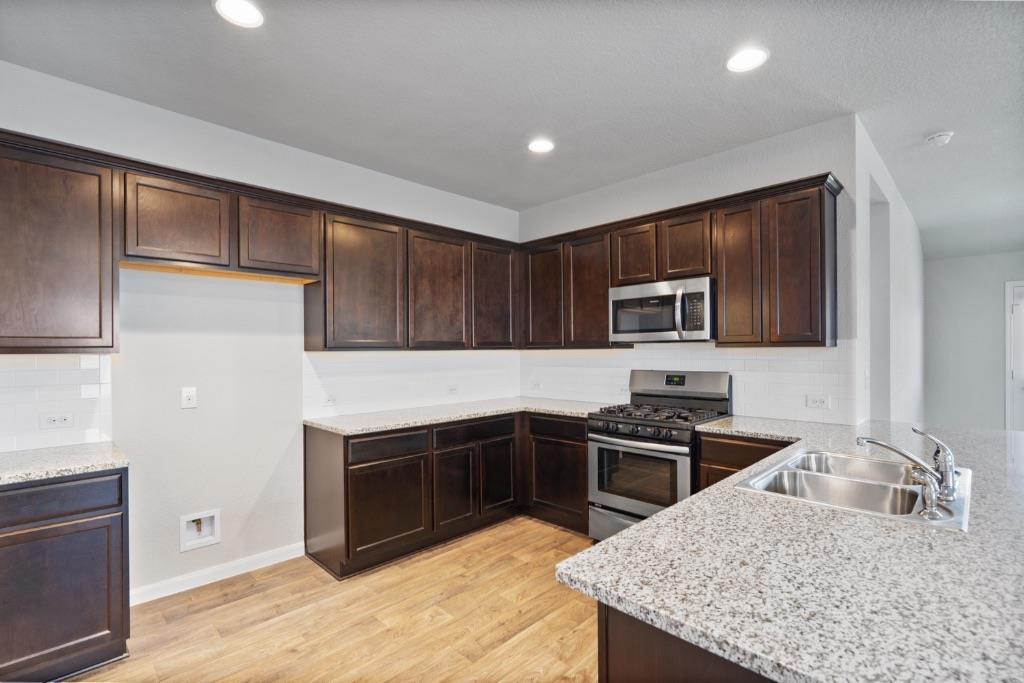 1007 Pembroke Ct, Hutto, TX 78634