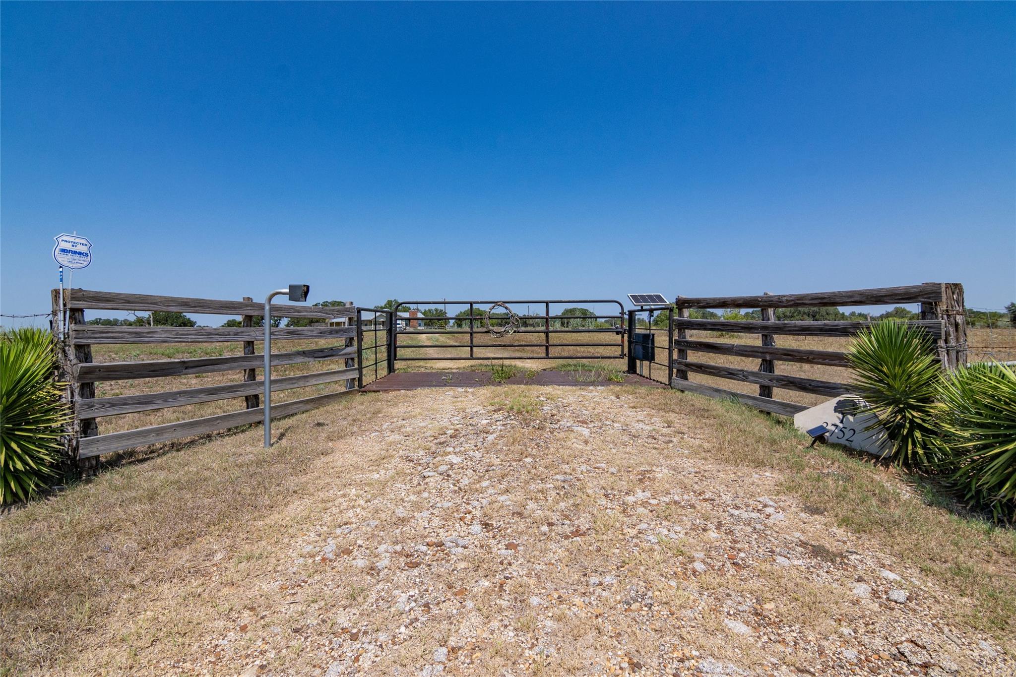 3752 FM 77, Nixon, TX 78140