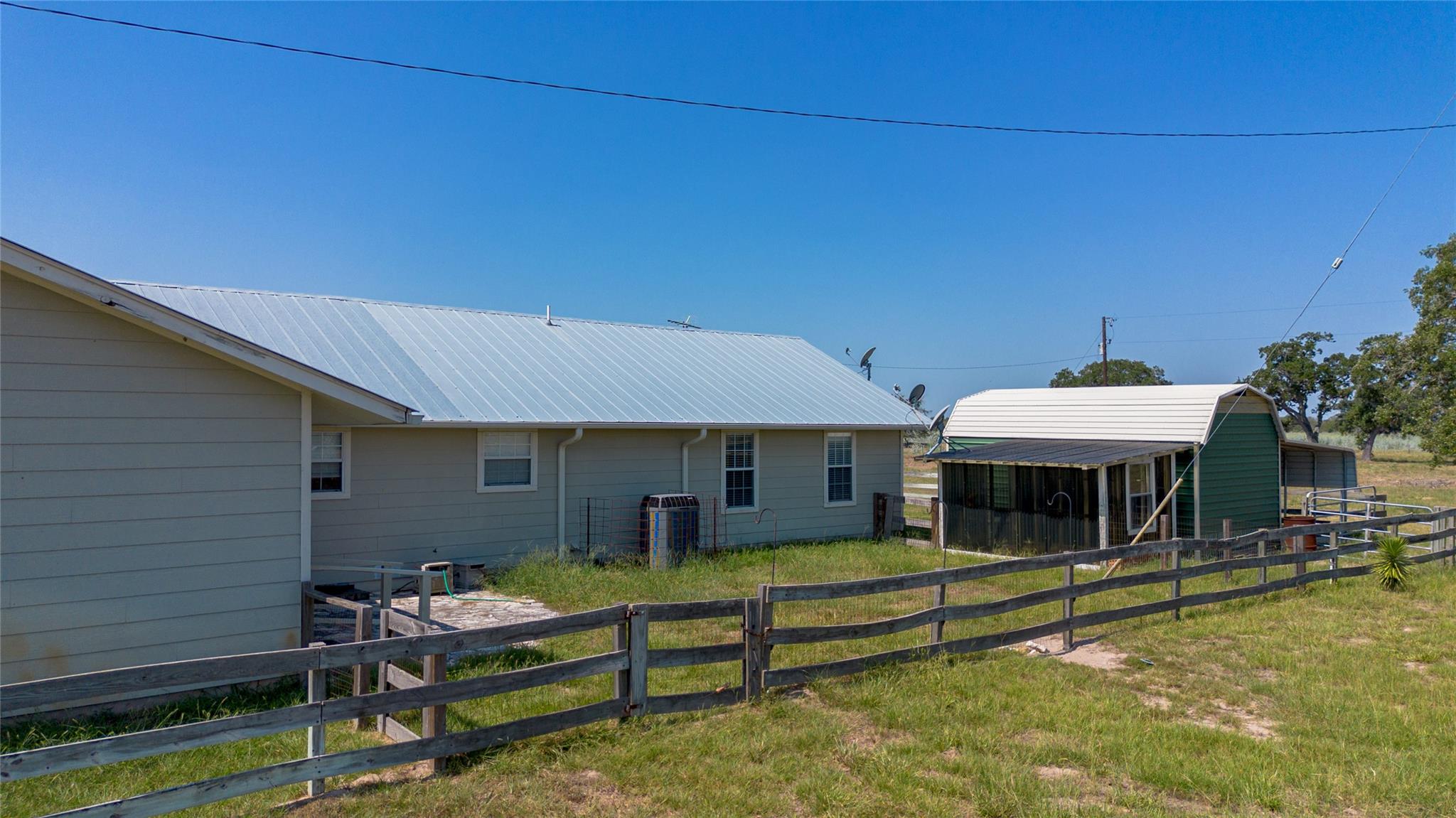 3752 FM 77, Nixon, TX 78140