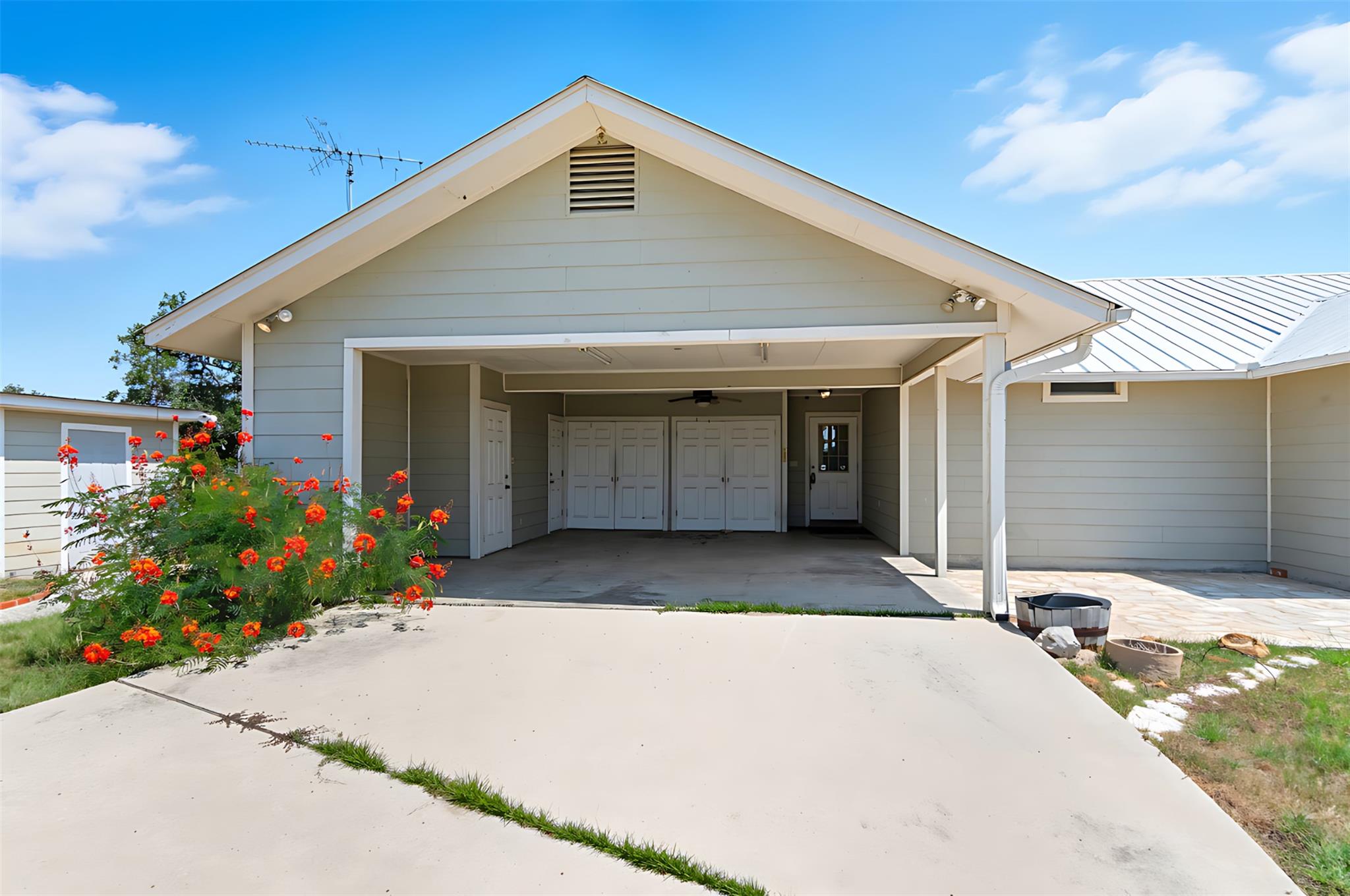 3752 FM 77, Nixon, TX 78140