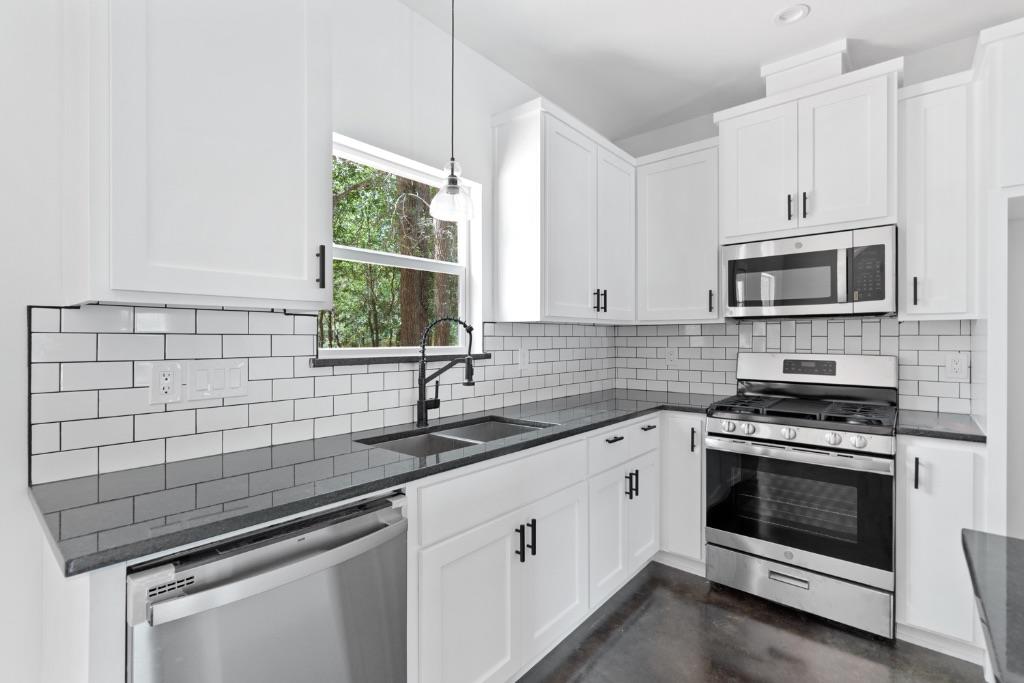 319 Lamaloa Ln, Bastrop, TX 78602