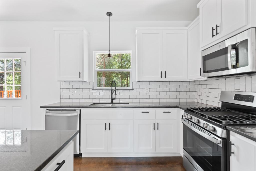 319 Lamaloa Ln, Bastrop, TX 78602