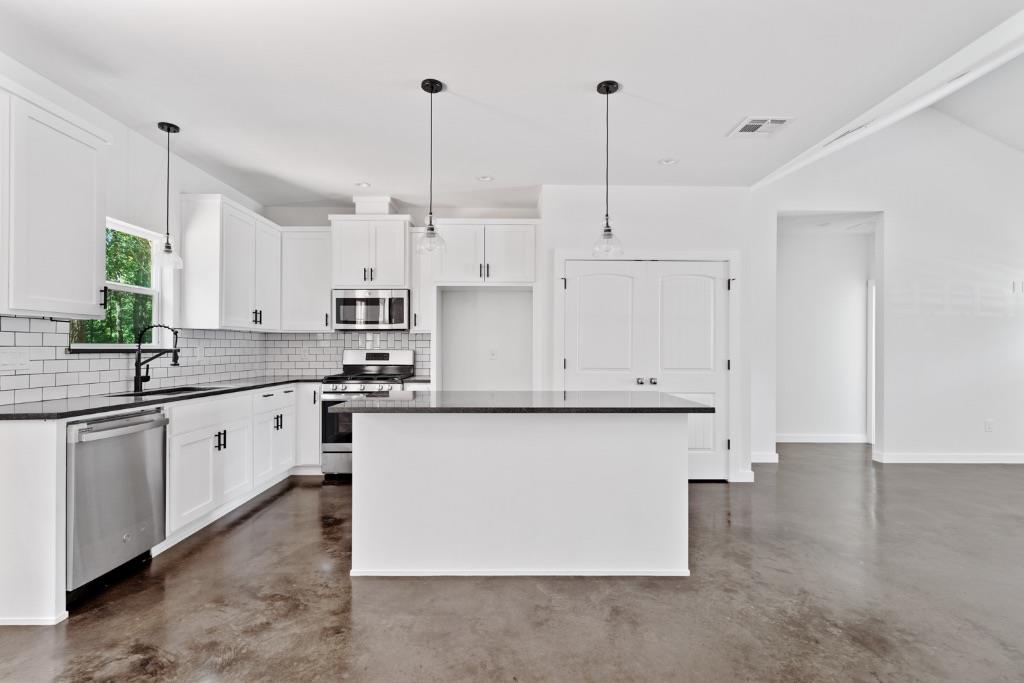 319 Lamaloa Ln, Bastrop, TX 78602