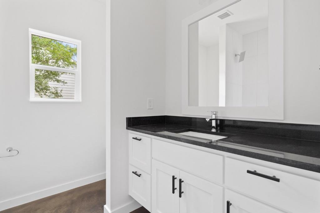 319 Lamaloa Ln, Bastrop, TX 78602