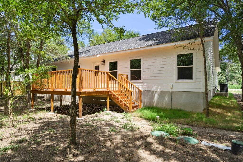 319 Lamaloa Ln, Bastrop, TX 78602