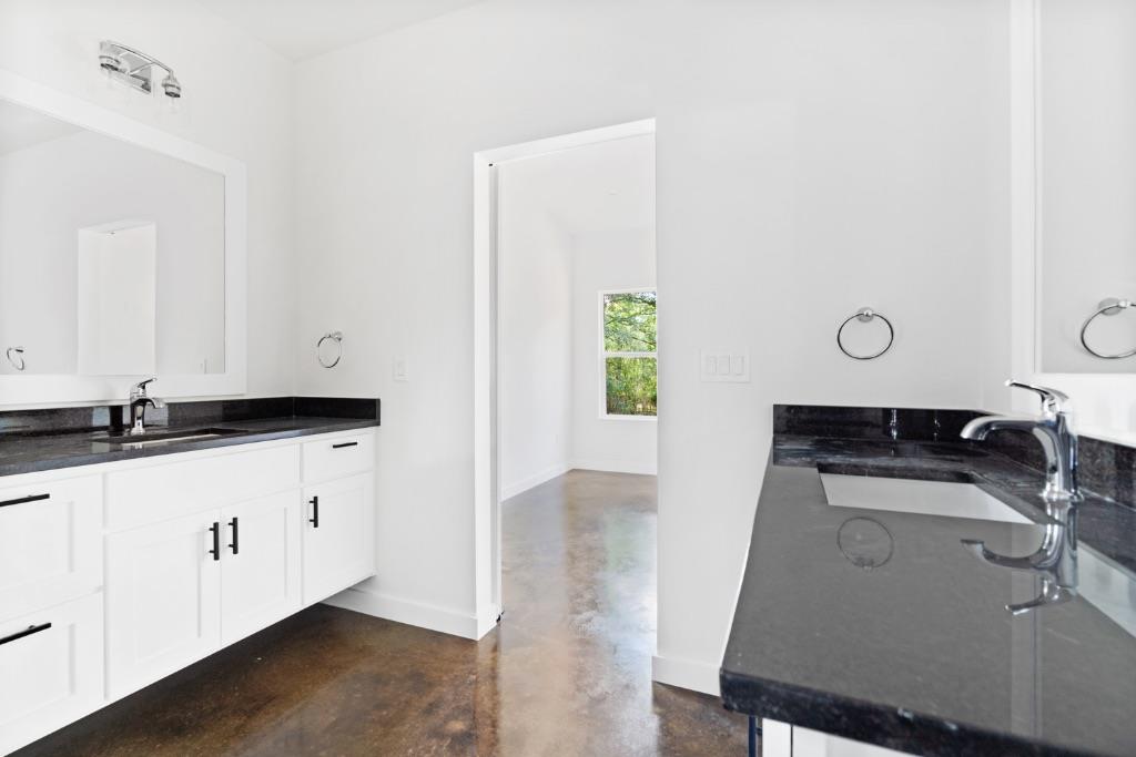 319 Lamaloa Ln, Bastrop, TX 78602