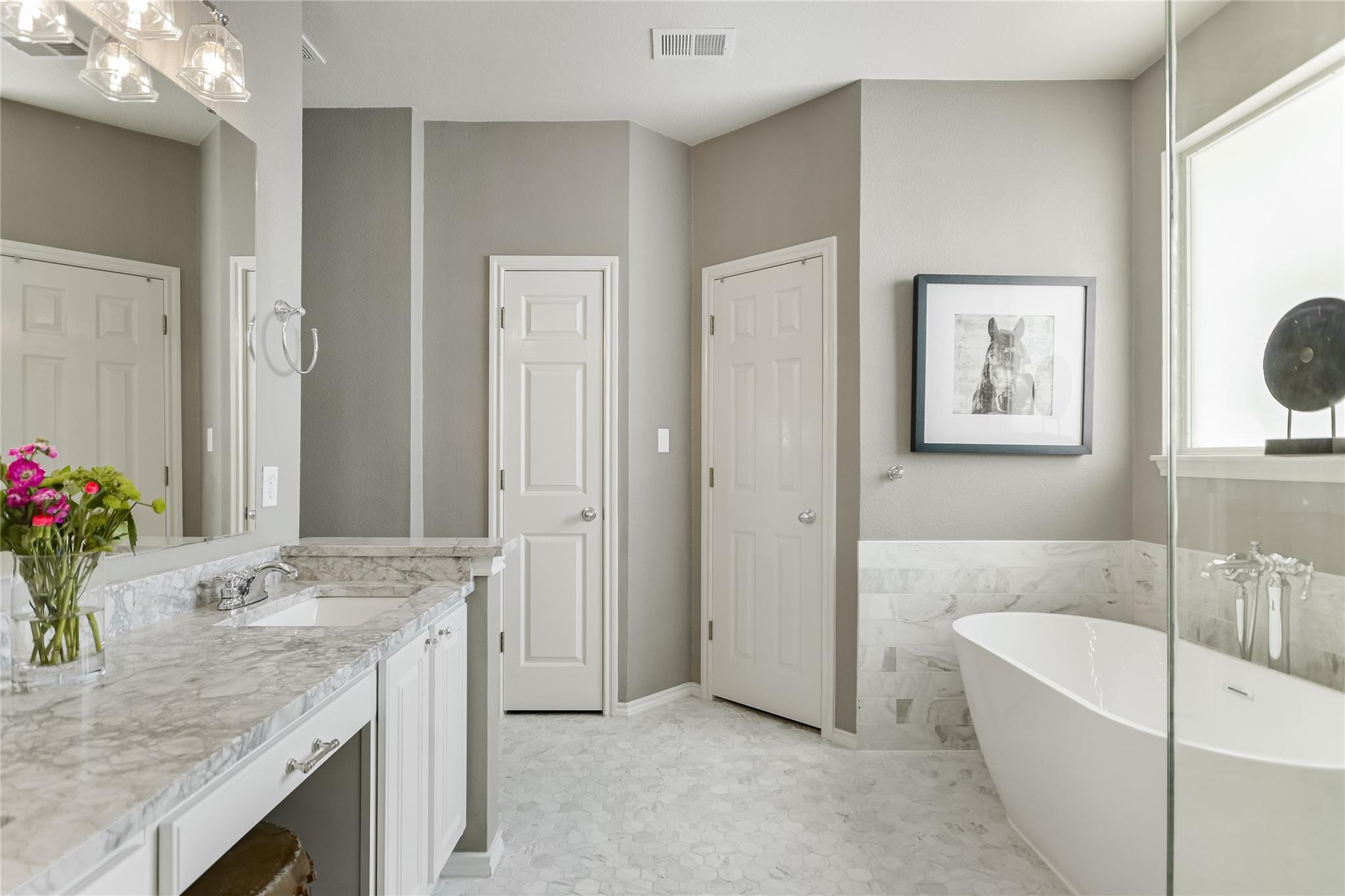 2817 Kinney Oaks Ct, Austin, TX 78704