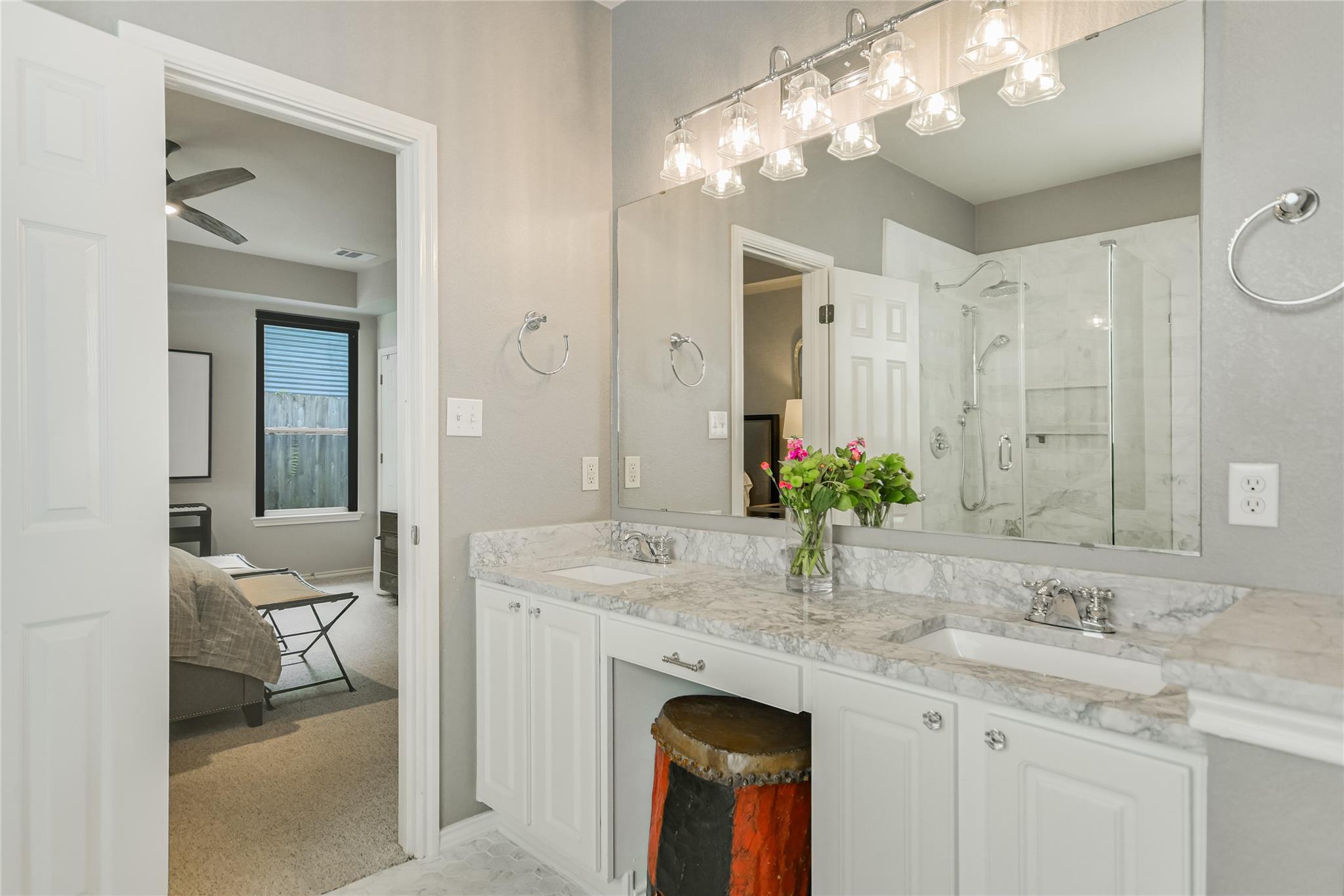 2817 Kinney Oaks Ct, Austin, TX 78704