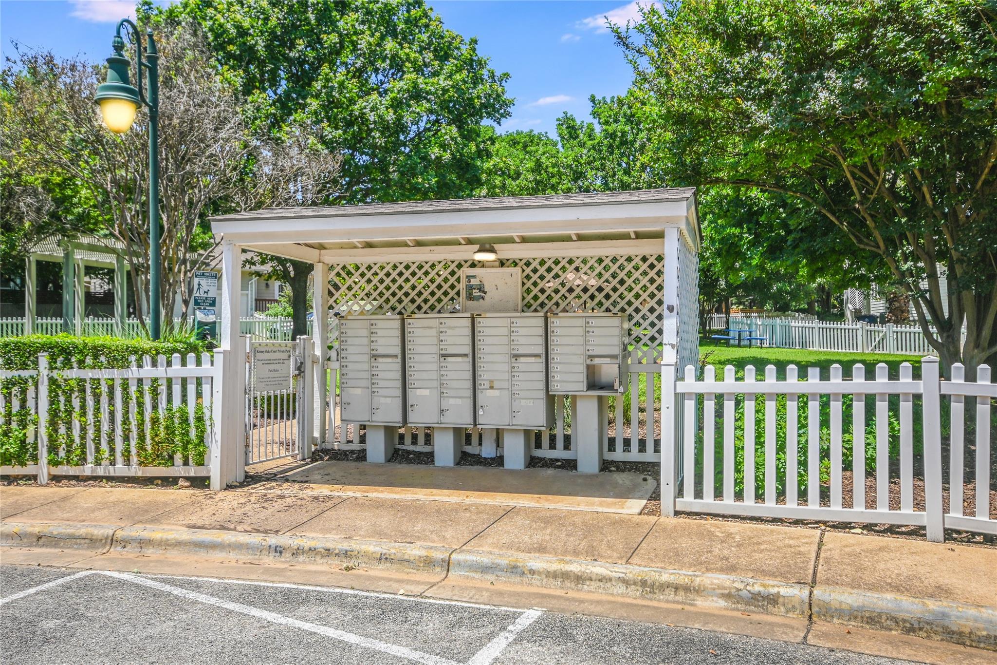 2817 Kinney Oaks Ct, Austin, TX 78704