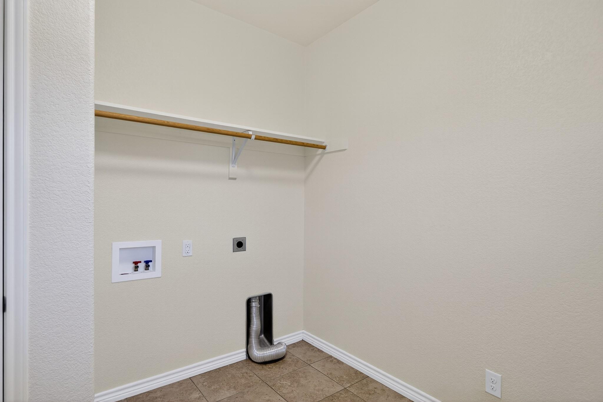 237 Meadowlakes Dr, Meadowlakes, TX 78654