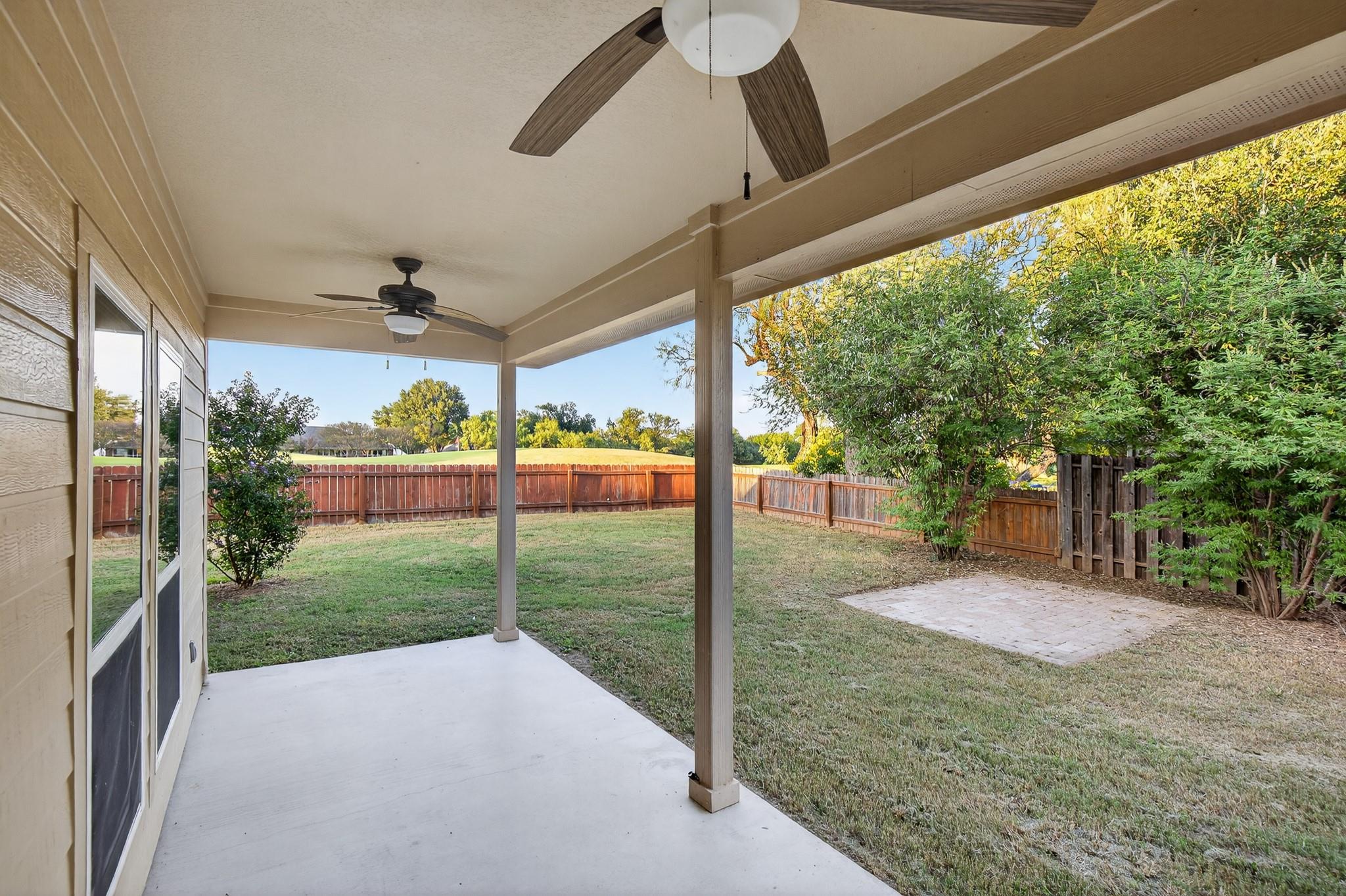 237 Meadowlakes Dr, Meadowlakes, TX 78654