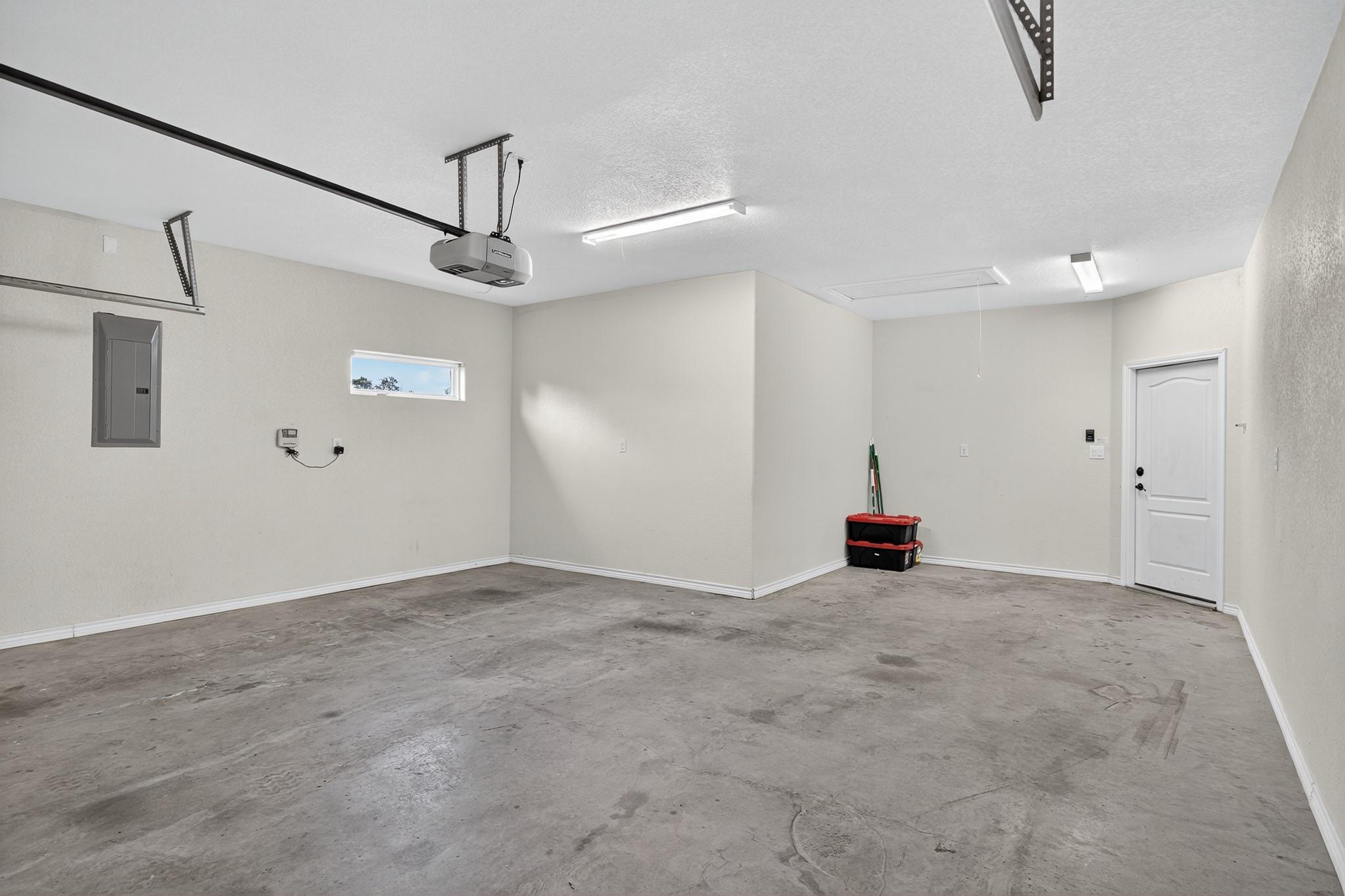 237 Meadowlakes Dr, Meadowlakes, TX 78654