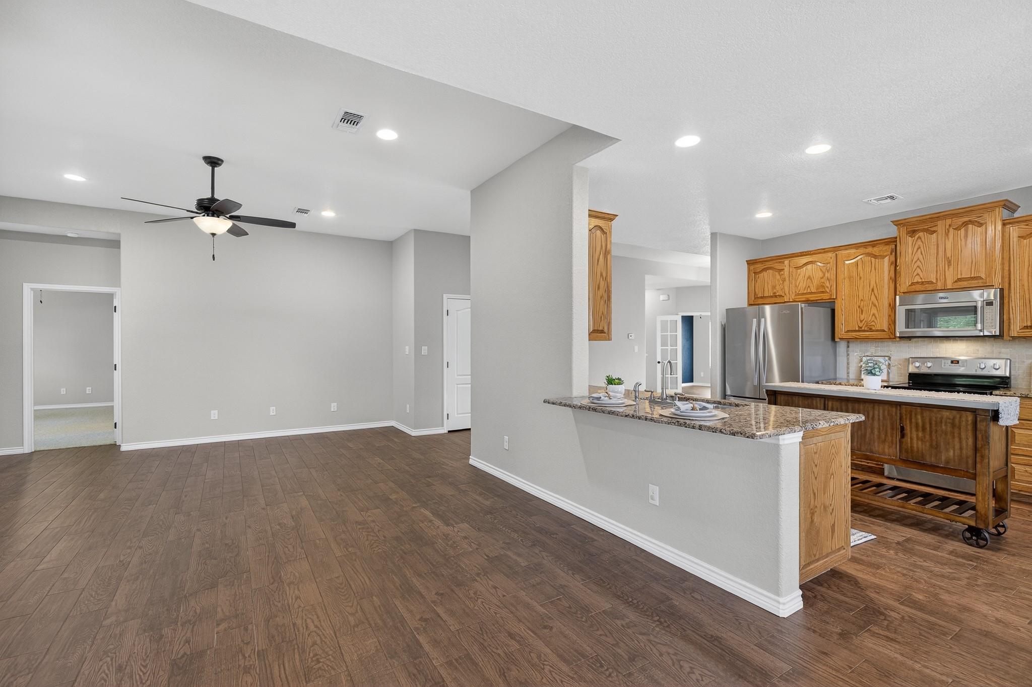 237 Meadowlakes Dr, Meadowlakes, TX 78654