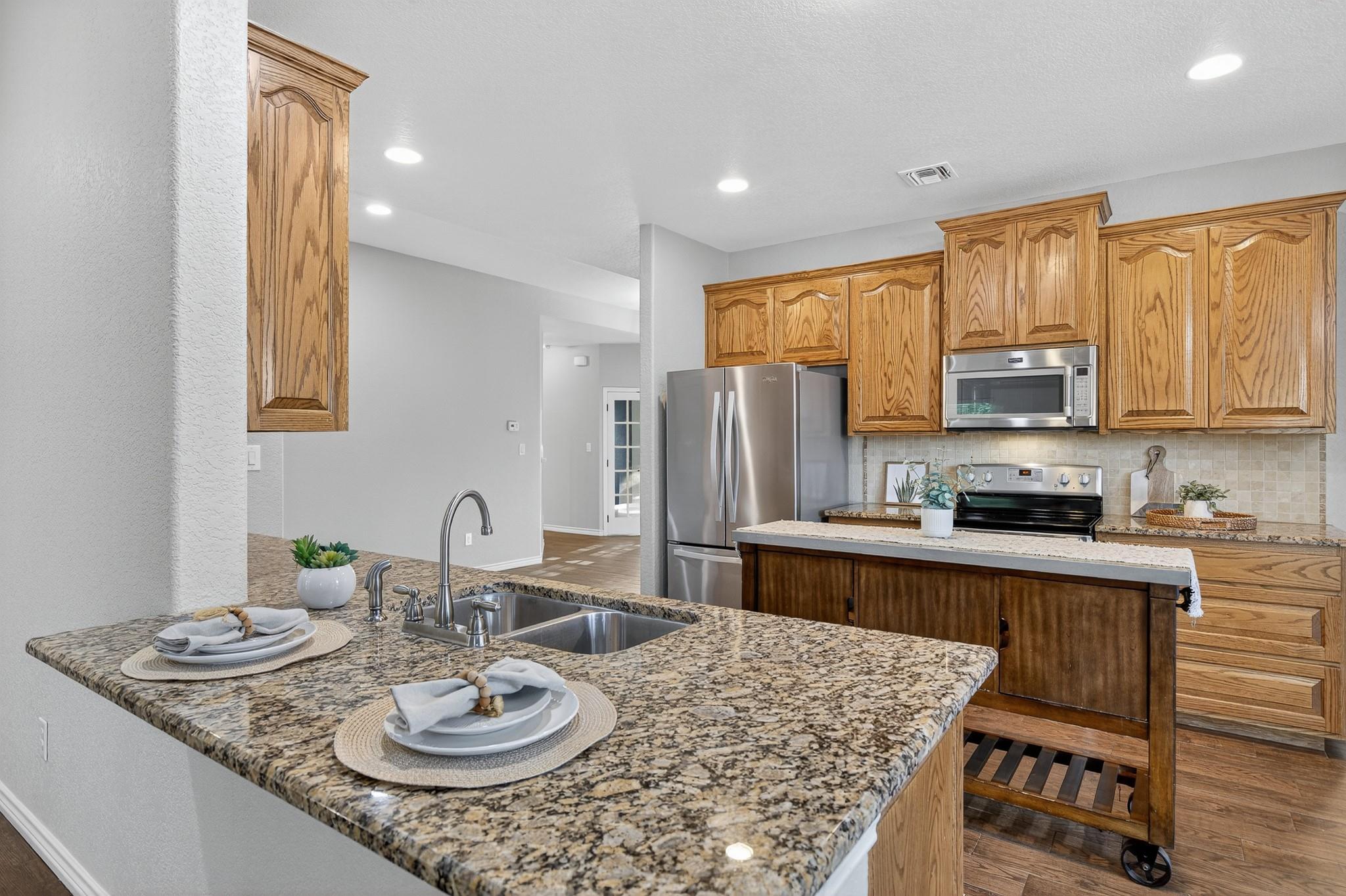 237 Meadowlakes Dr, Meadowlakes, TX 78654