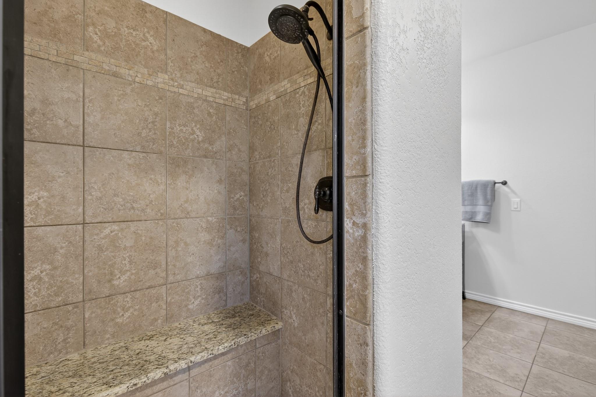 237 Meadowlakes Dr, Meadowlakes, TX 78654