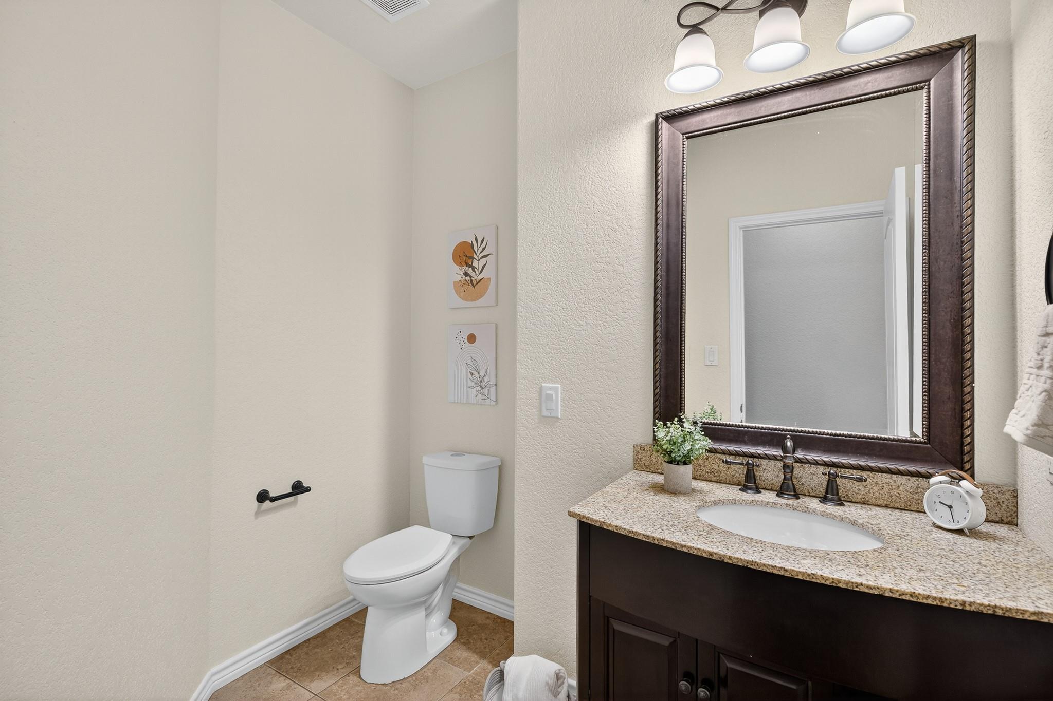 237 Meadowlakes Dr, Meadowlakes, TX 78654