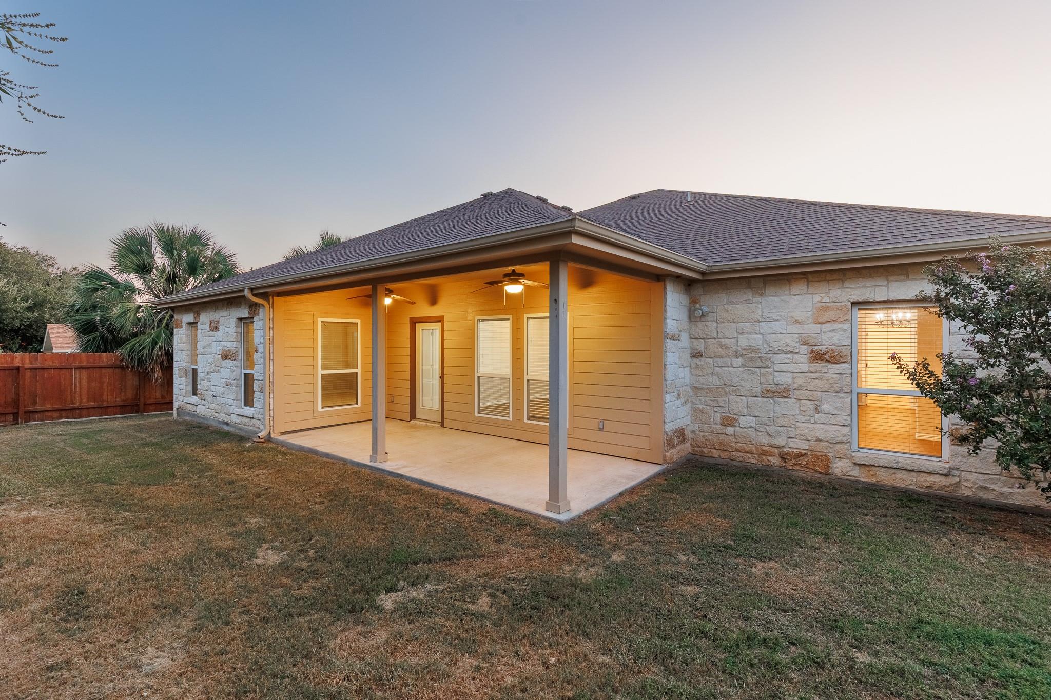 237 Meadowlakes Dr, Meadowlakes, TX 78654