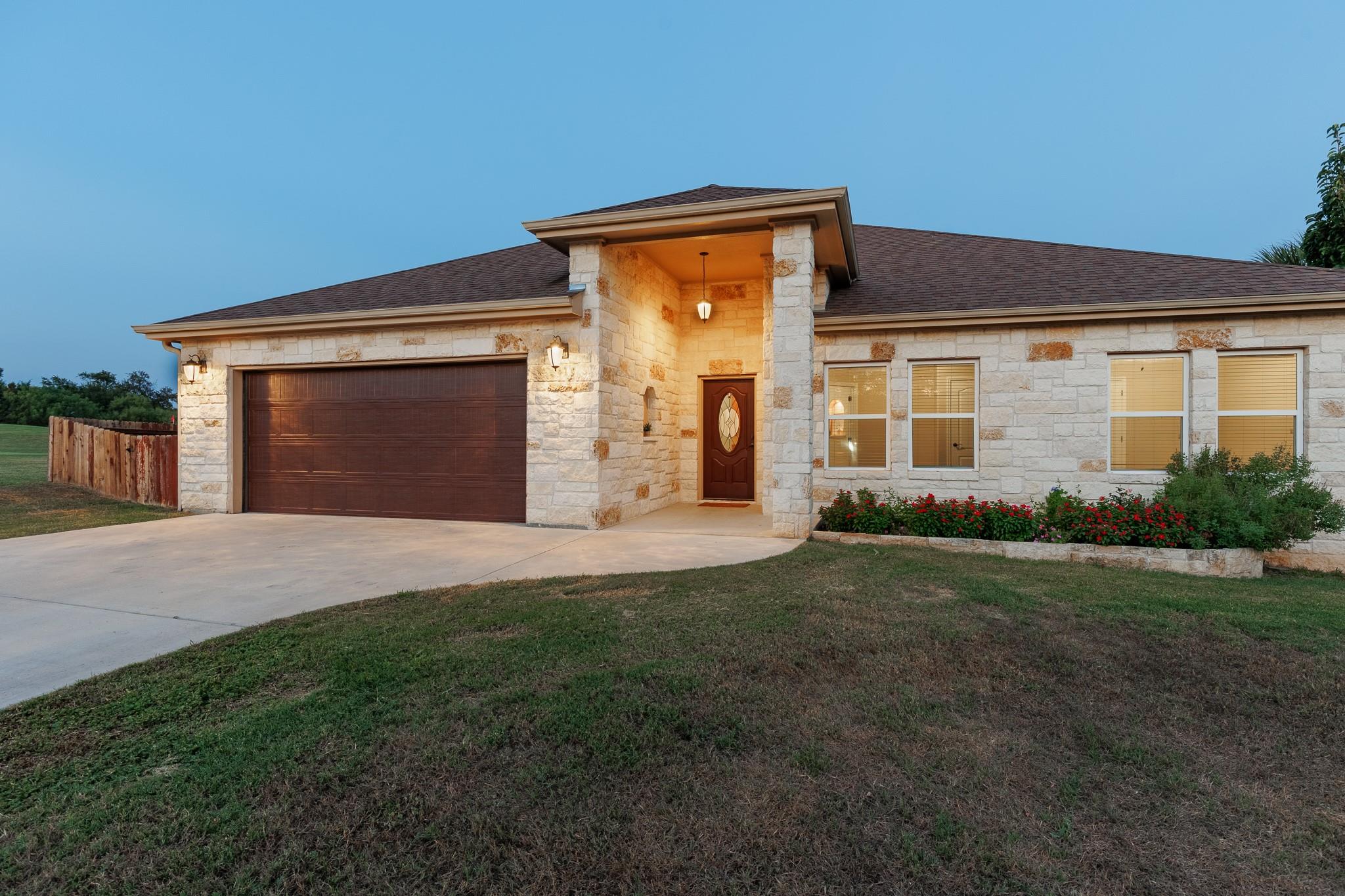 237 Meadowlakes Dr, Meadowlakes, TX 78654