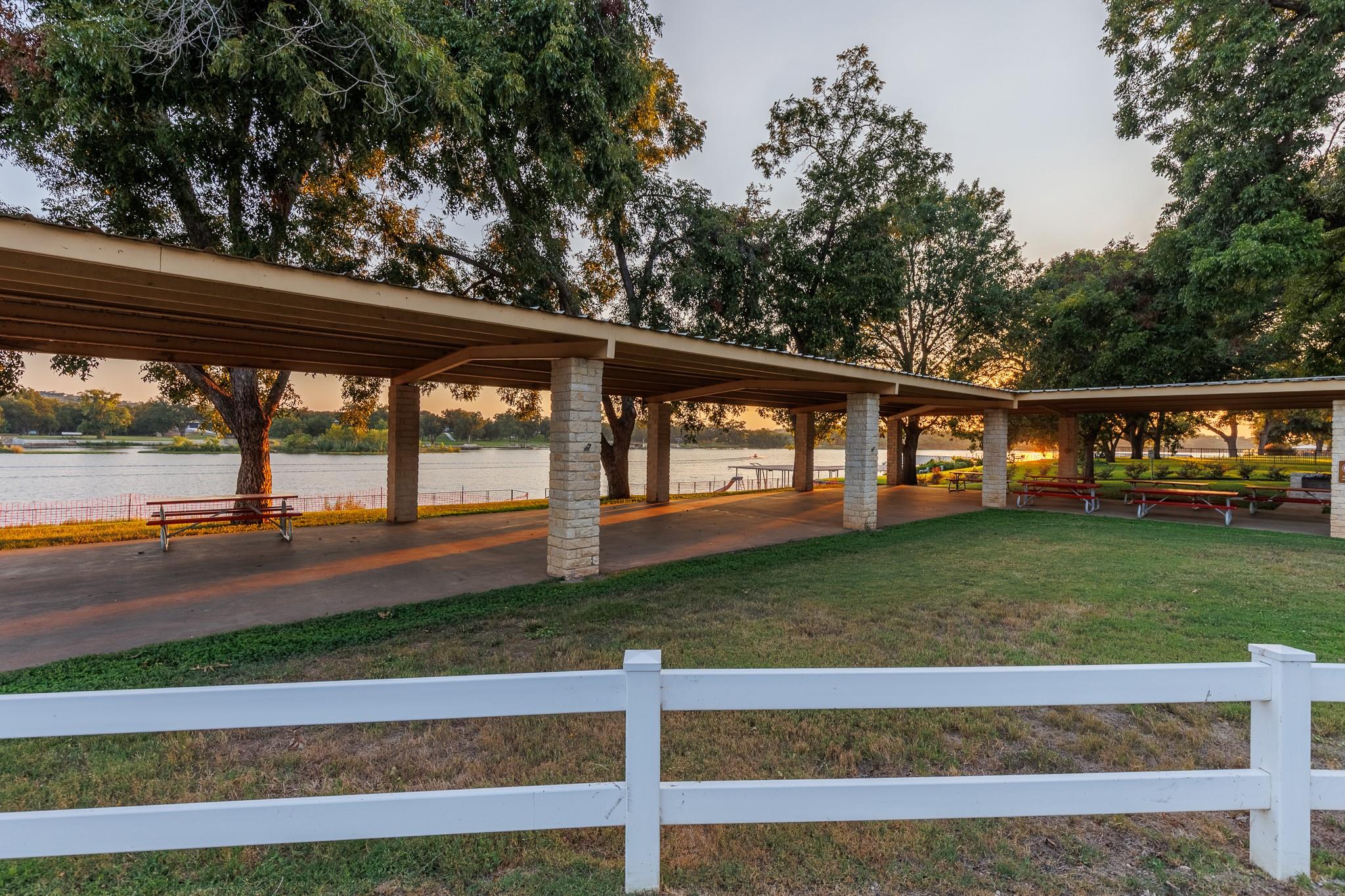 237 Meadowlakes Dr, Meadowlakes, TX 78654