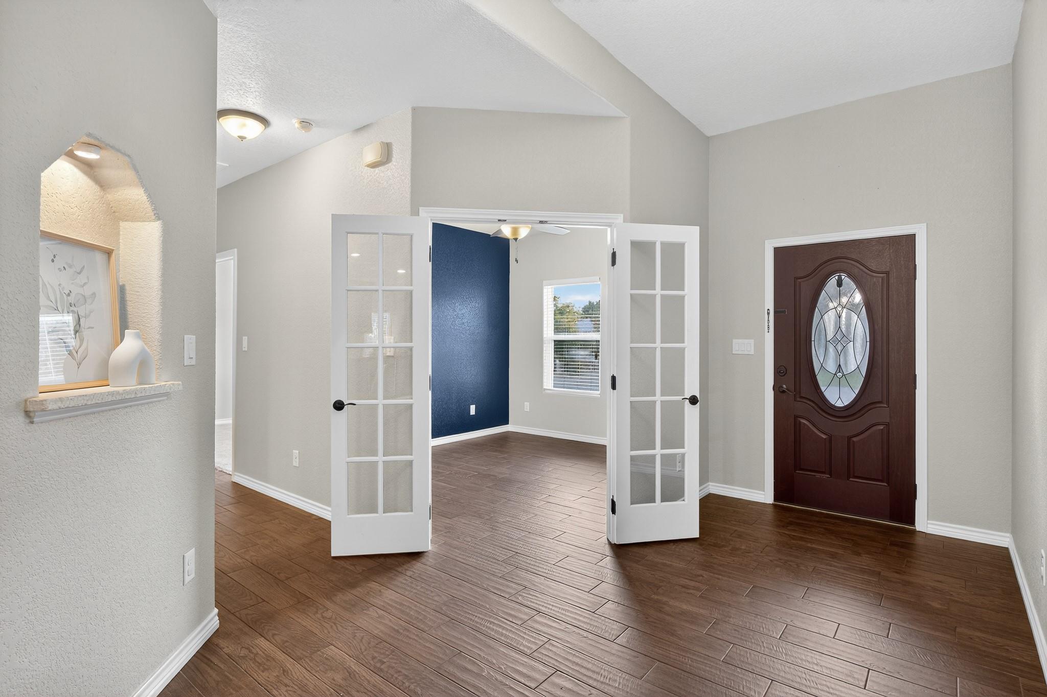 237 Meadowlakes Dr, Meadowlakes, TX 78654