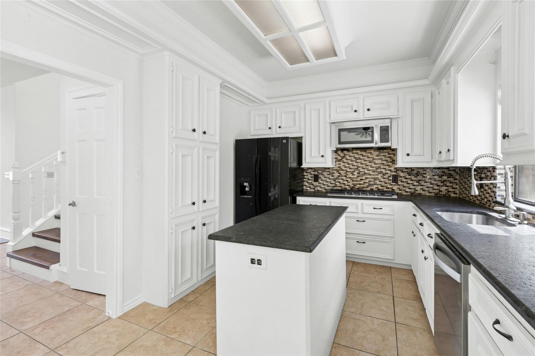 401 Applewood Dr, Pflugerville, TX 78660