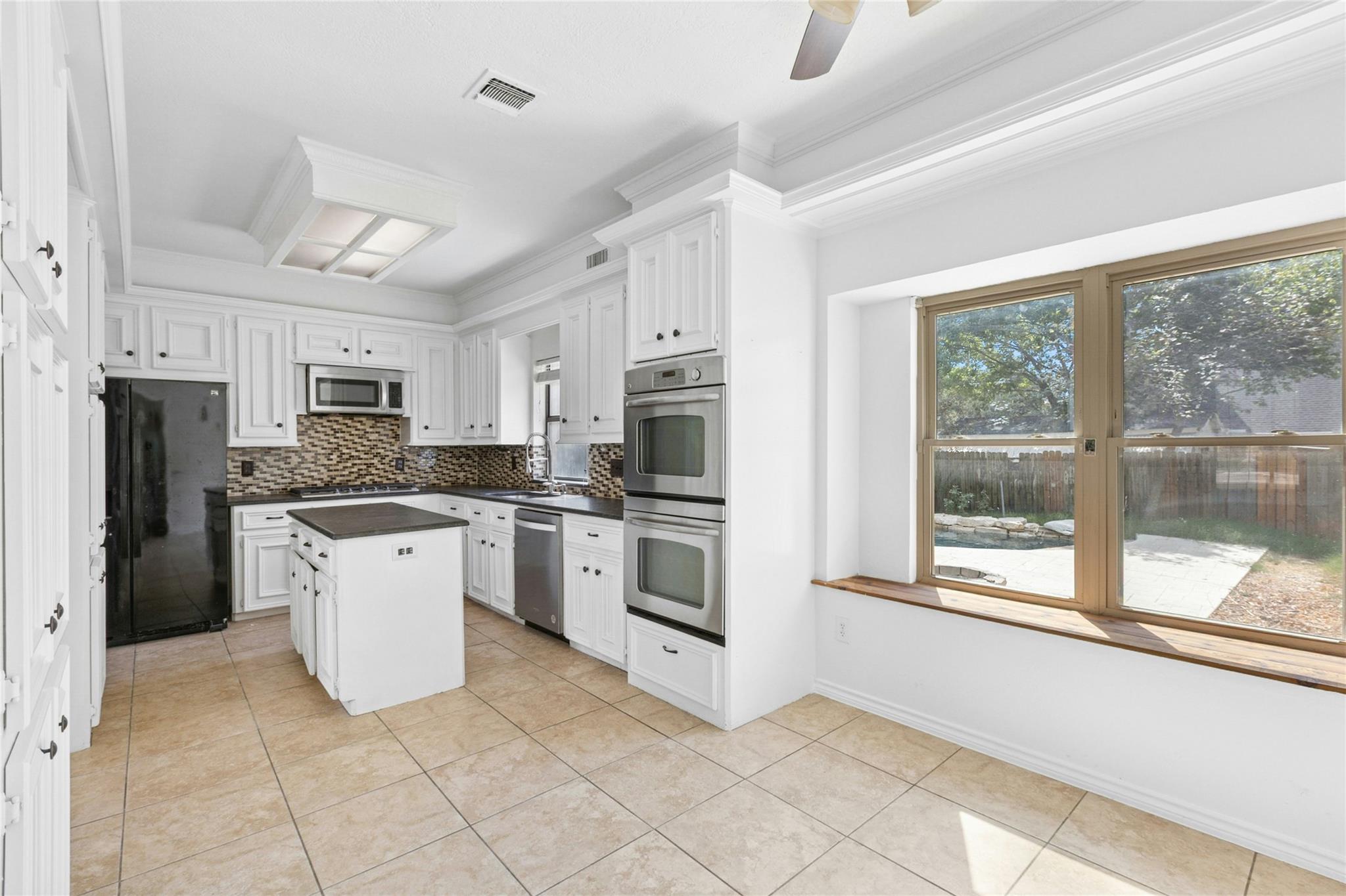 401 Applewood Dr, Pflugerville, TX 78660