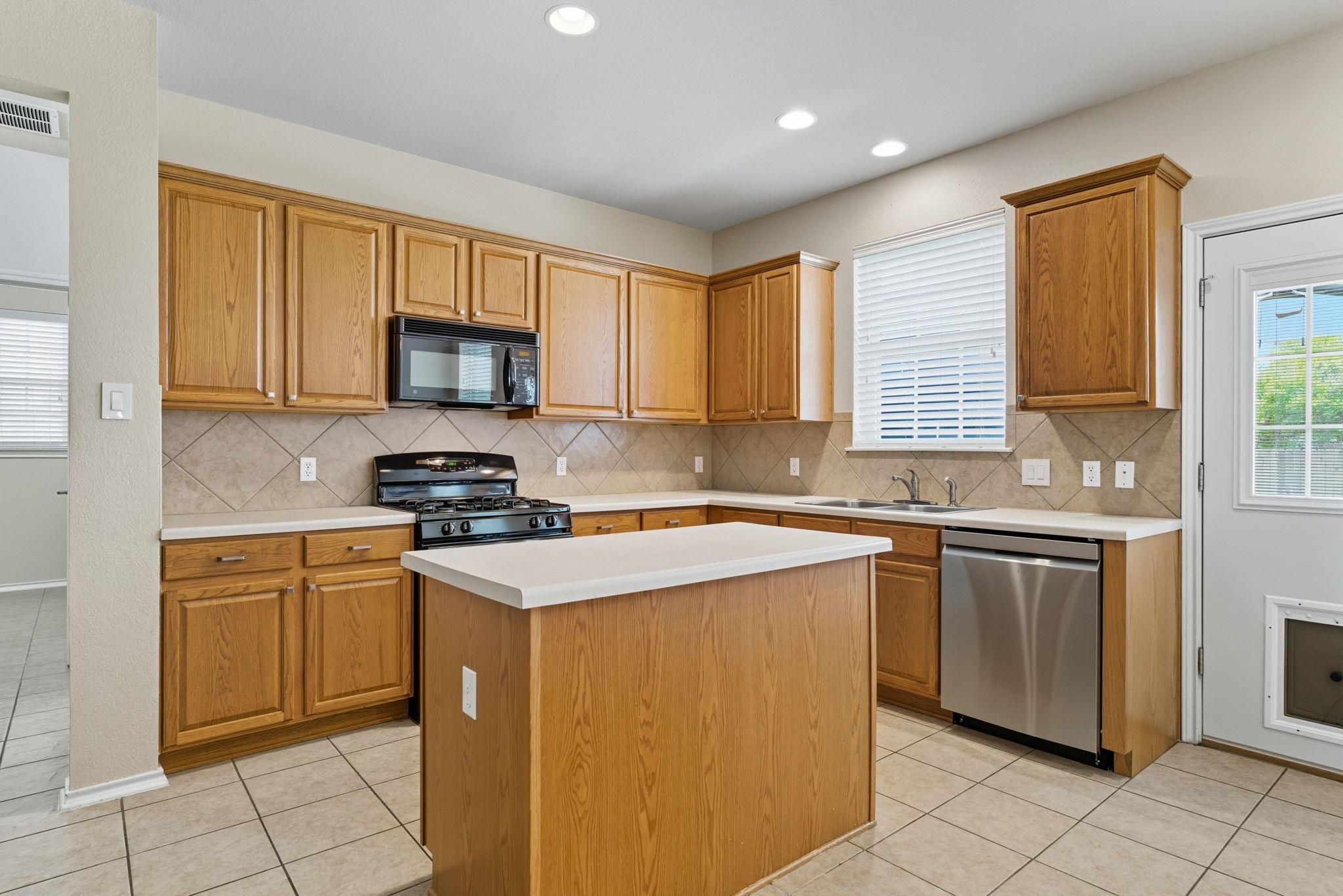 125 Pine Cv, Kyle, TX 78640