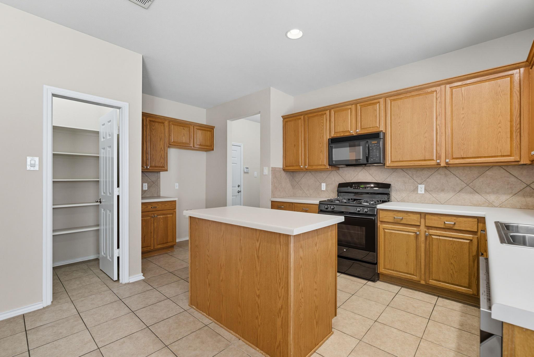 125 Pine Cv, Kyle, TX 78640