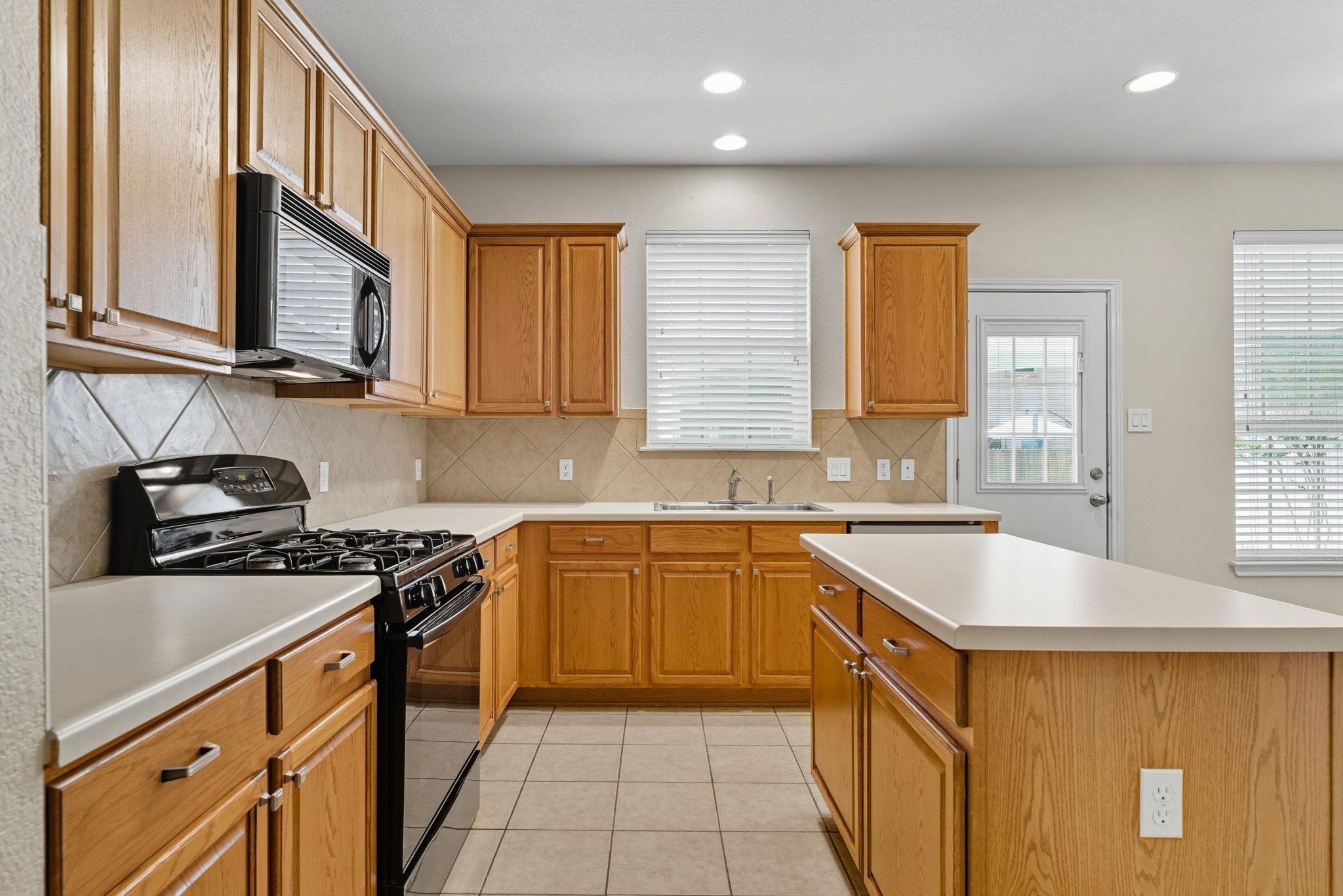 125 Pine Cv, Kyle, TX 78640