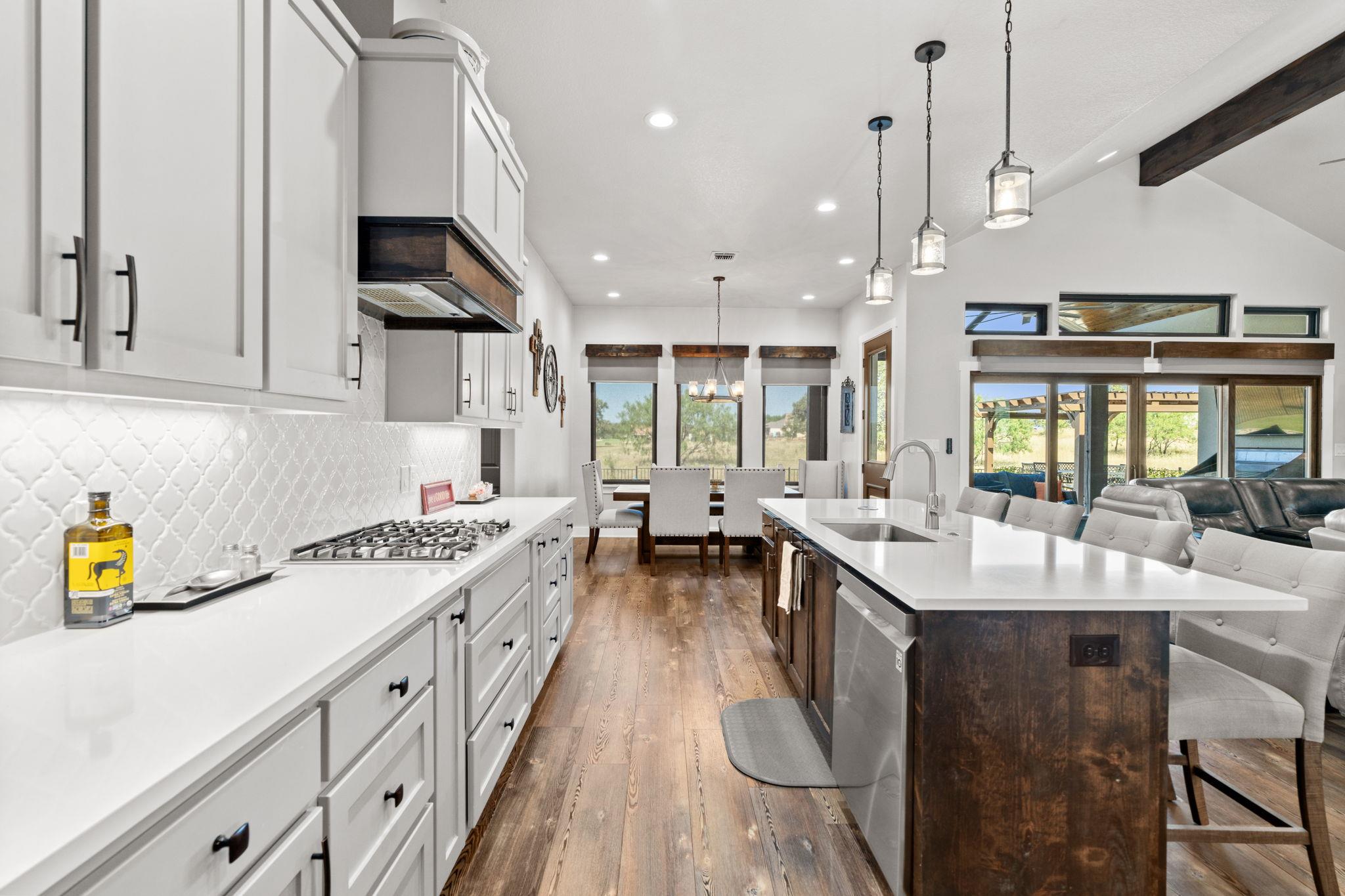 186 Oak Grove Pkwy, Kingsland, TX 78639