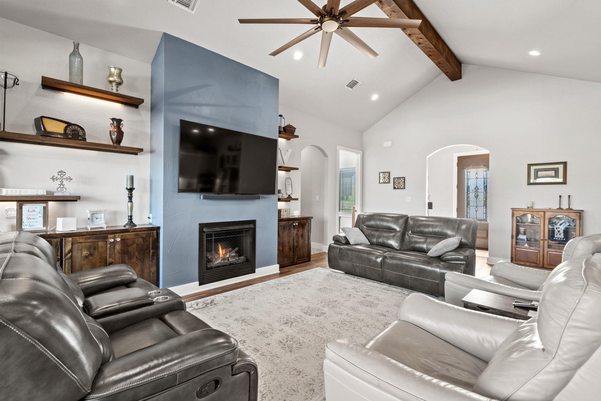 186 Oak Grove Pkwy, Kingsland, TX 78639